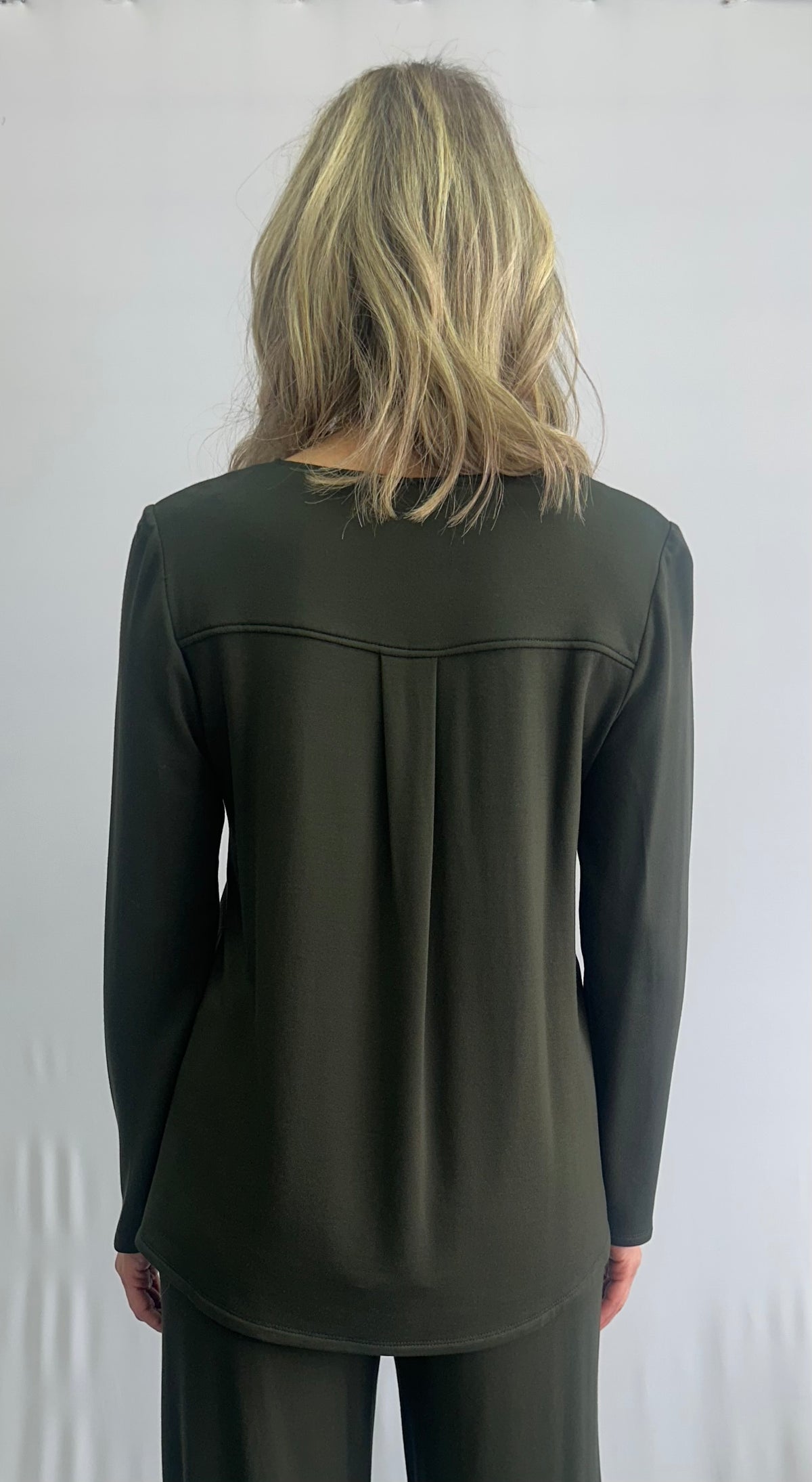 V-Neck Back Yoke & Pleat Stretch Top. Style SW102523