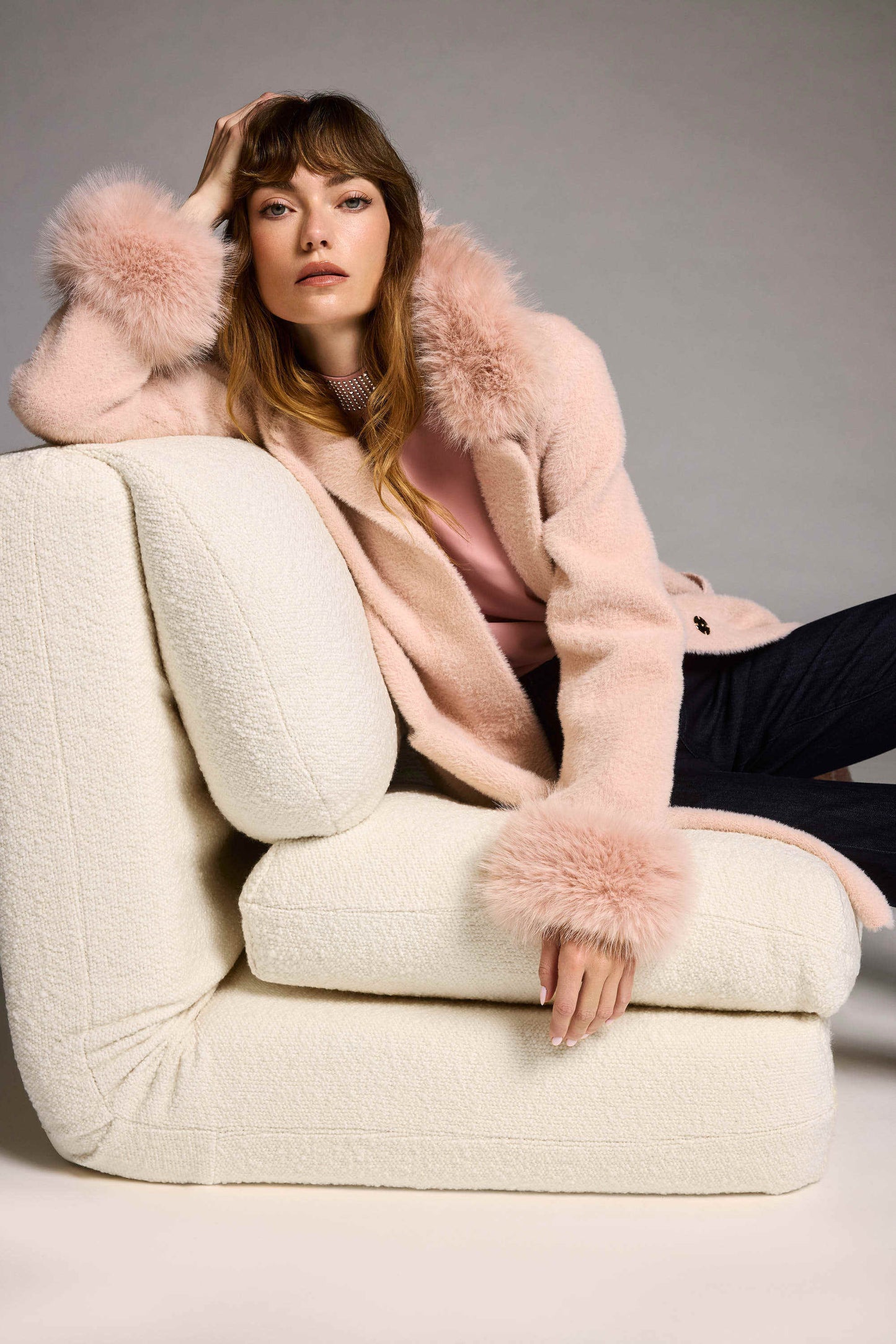 Feather Yarn Faux Fur Detailing Coat. Style JR243923
