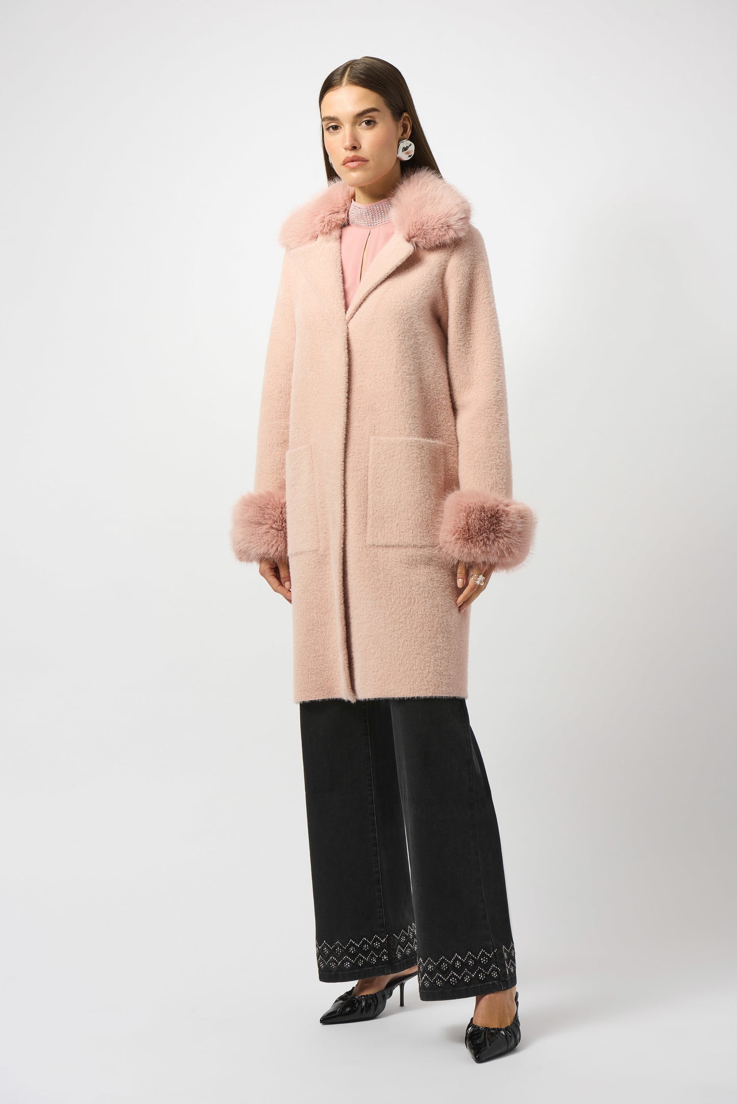 Feather Yarn Faux Fur Detailing Coat. Style JR243923