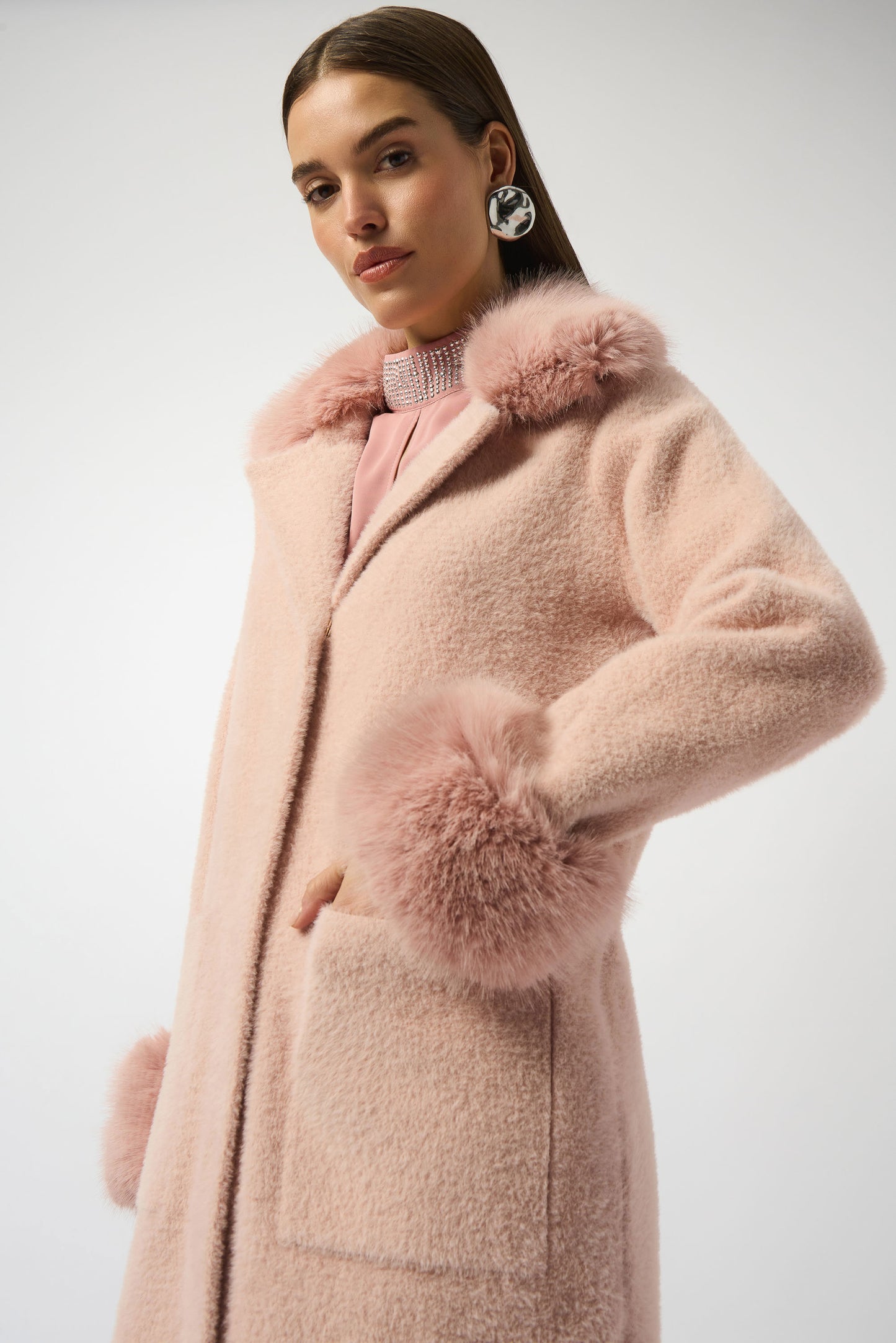 Feather Yarn Faux Fur Detailing Coat. Style JR243923