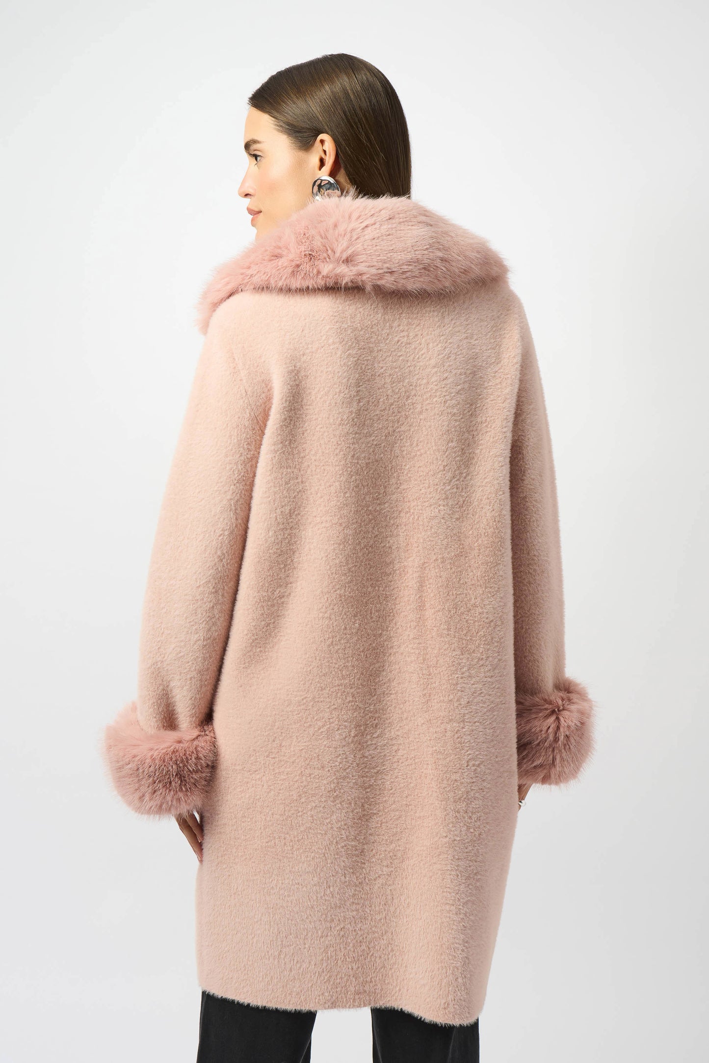 Feather Yarn Faux Fur Detailing Coat. Style JR243923