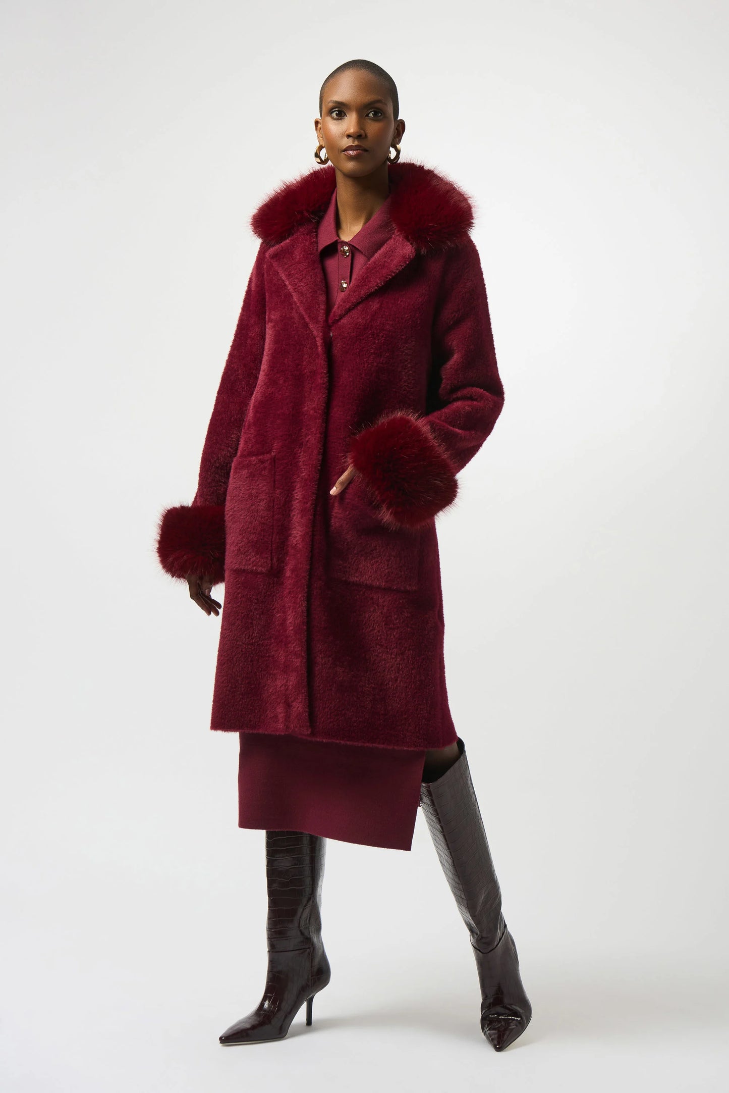 Feather Yarn Faux Fur Detailing Coat. Style JR243923
