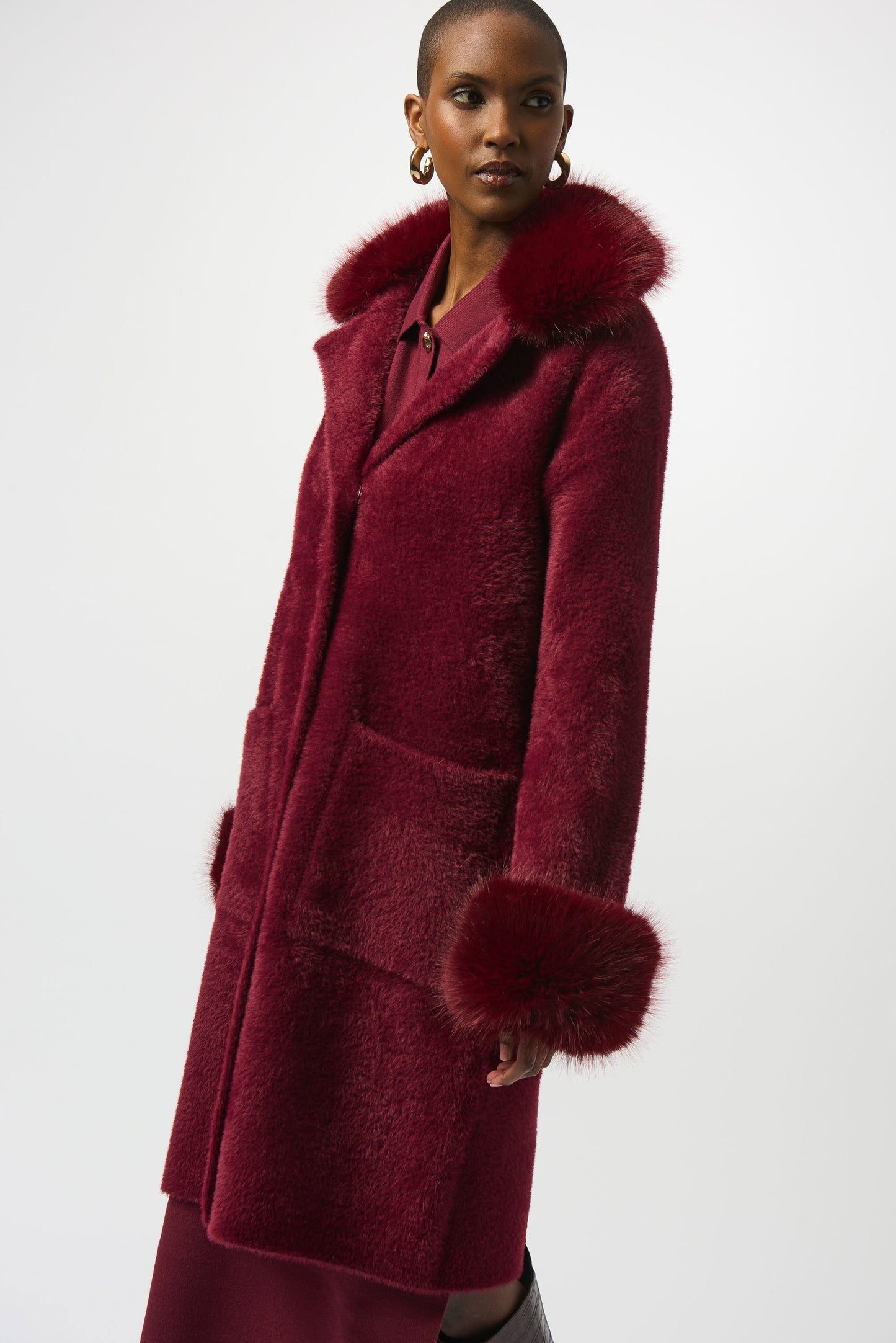 Feather Yarn Faux Fur Detailing Coat. Style JR243923