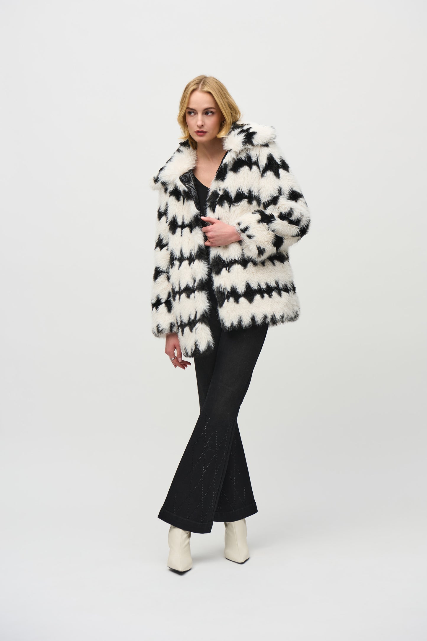 Reversible Faux Fur Coat . Style JR244900