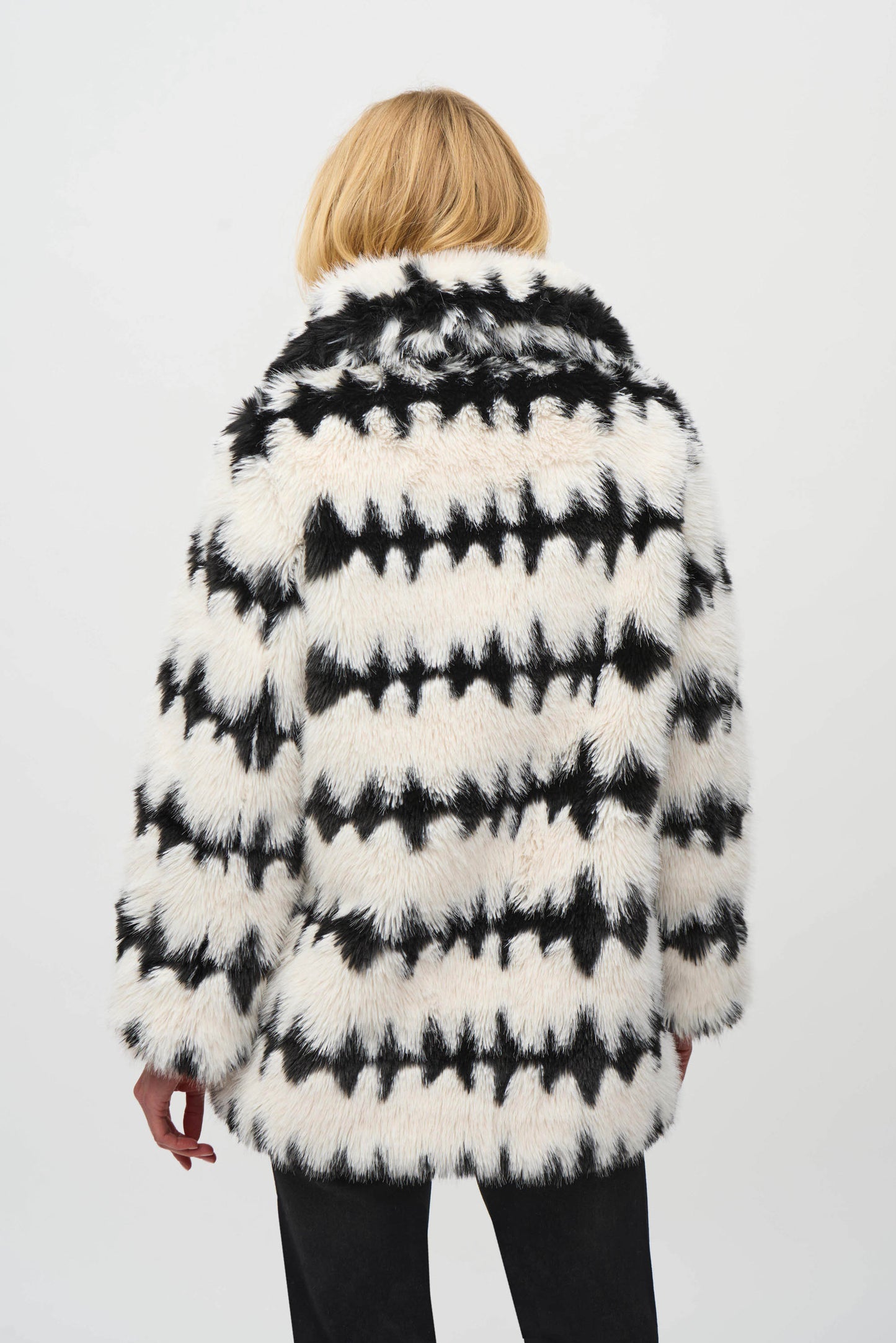 Reversible Faux Fur Coat . Style JR244900