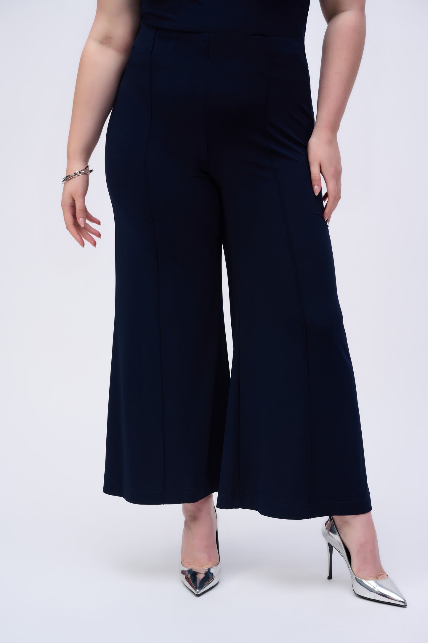 Pull On Wide Leg Centre Seam Pant. Style JR251017