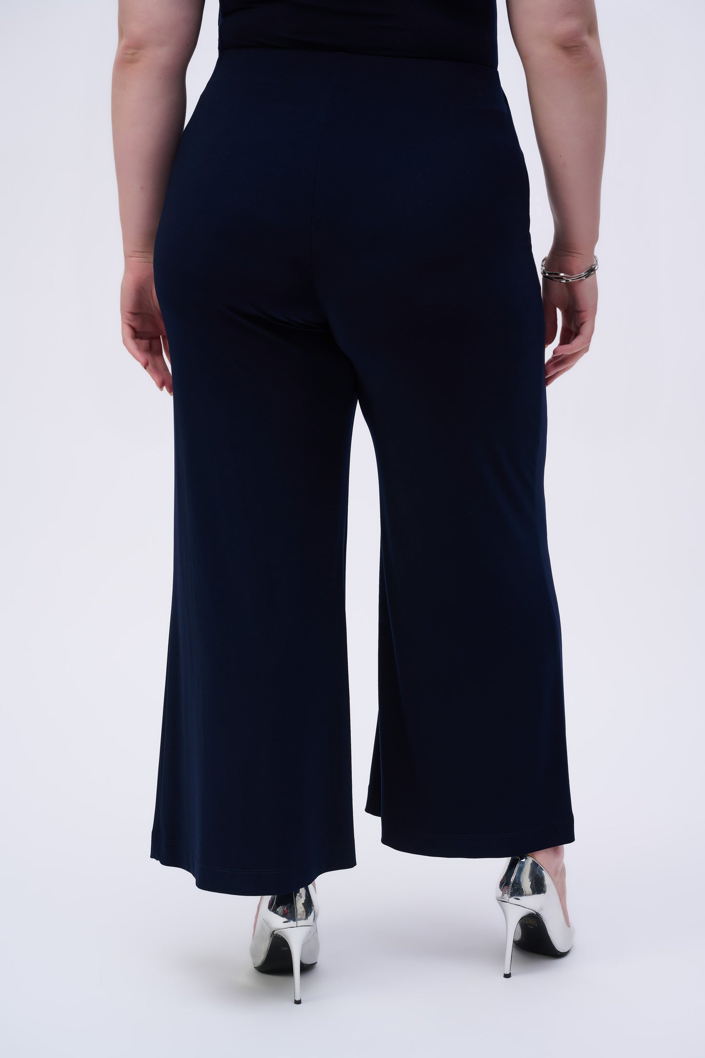Pull On Wide Leg Centre Seam Pant. Style JR251017