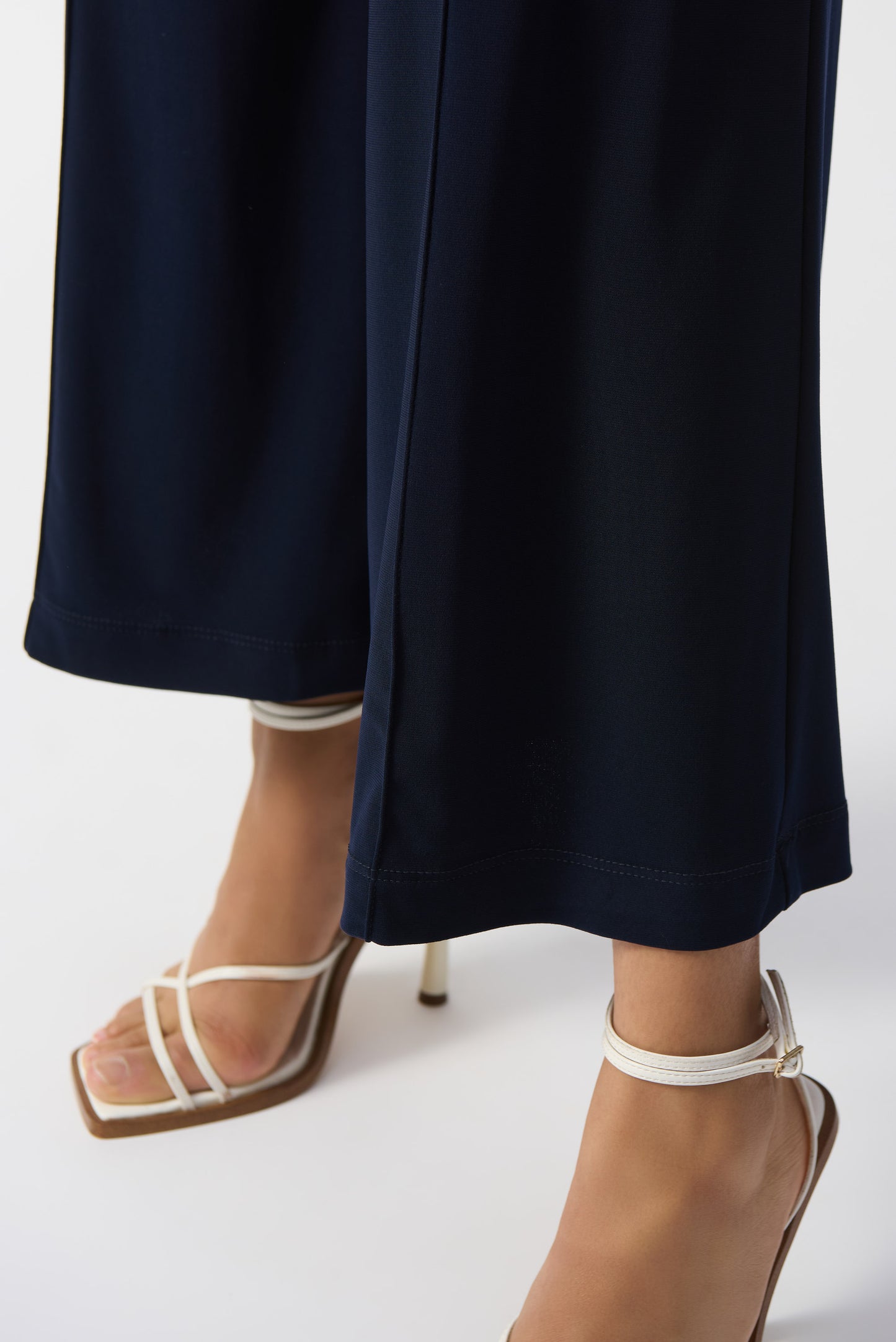 Pull On Wide Leg Centre Seam Pant. Style JR251017