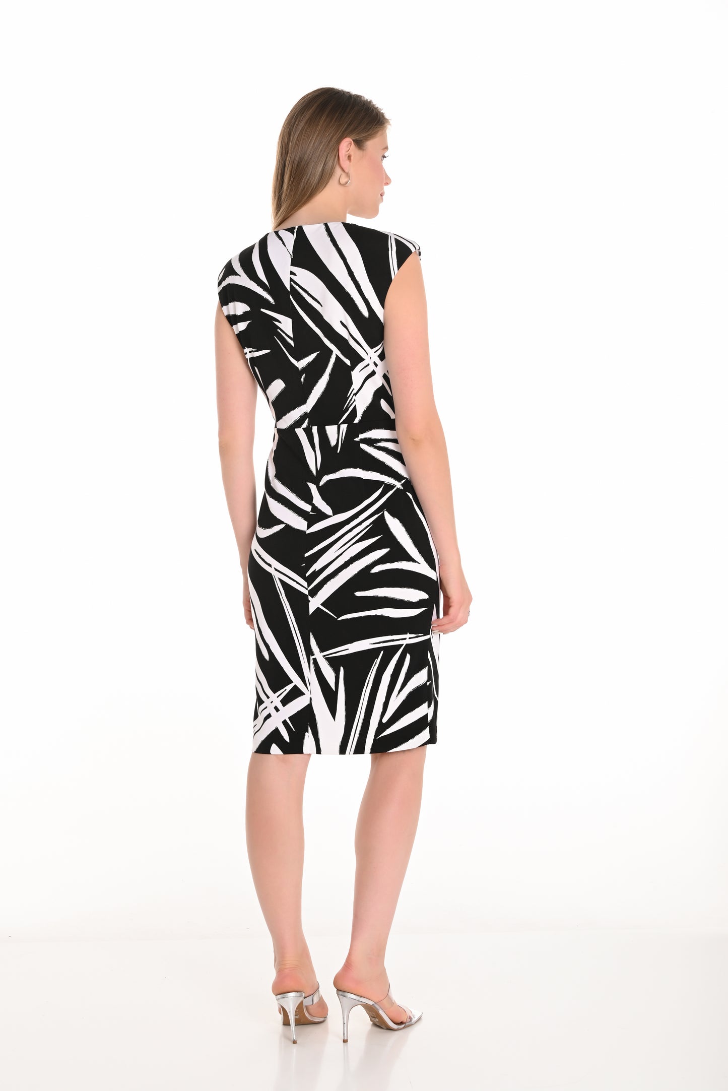 Sleeveless Black & White Pattern Dress. Style FL251130