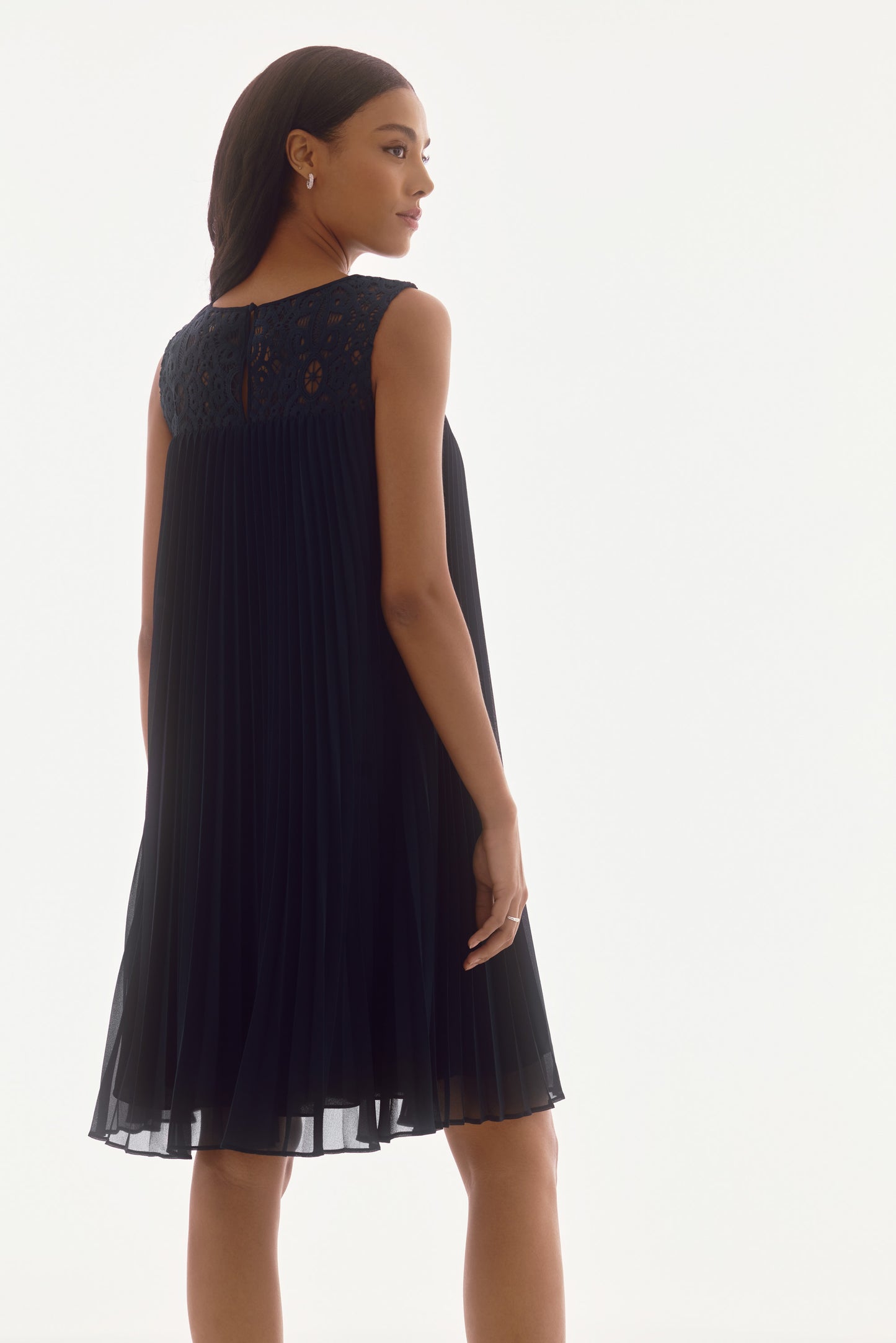 Chiffon & Lace Sleeveless Pleat Dress. Style JR251767