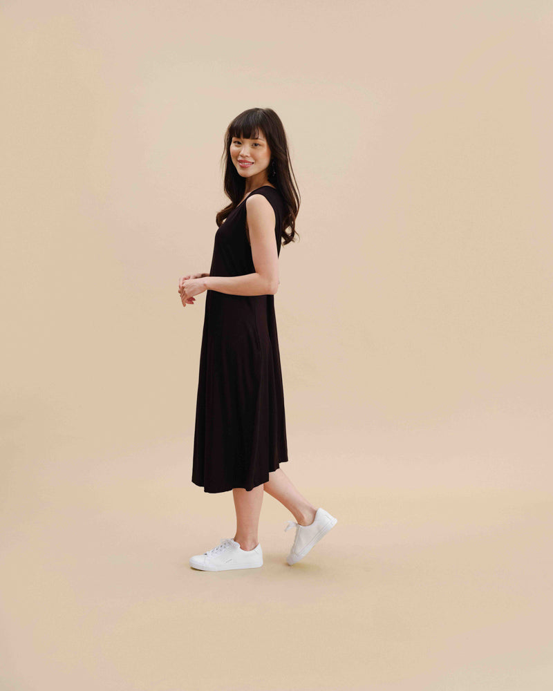 Solid Black Sleeveless Knee Length Dress. Style FS251866