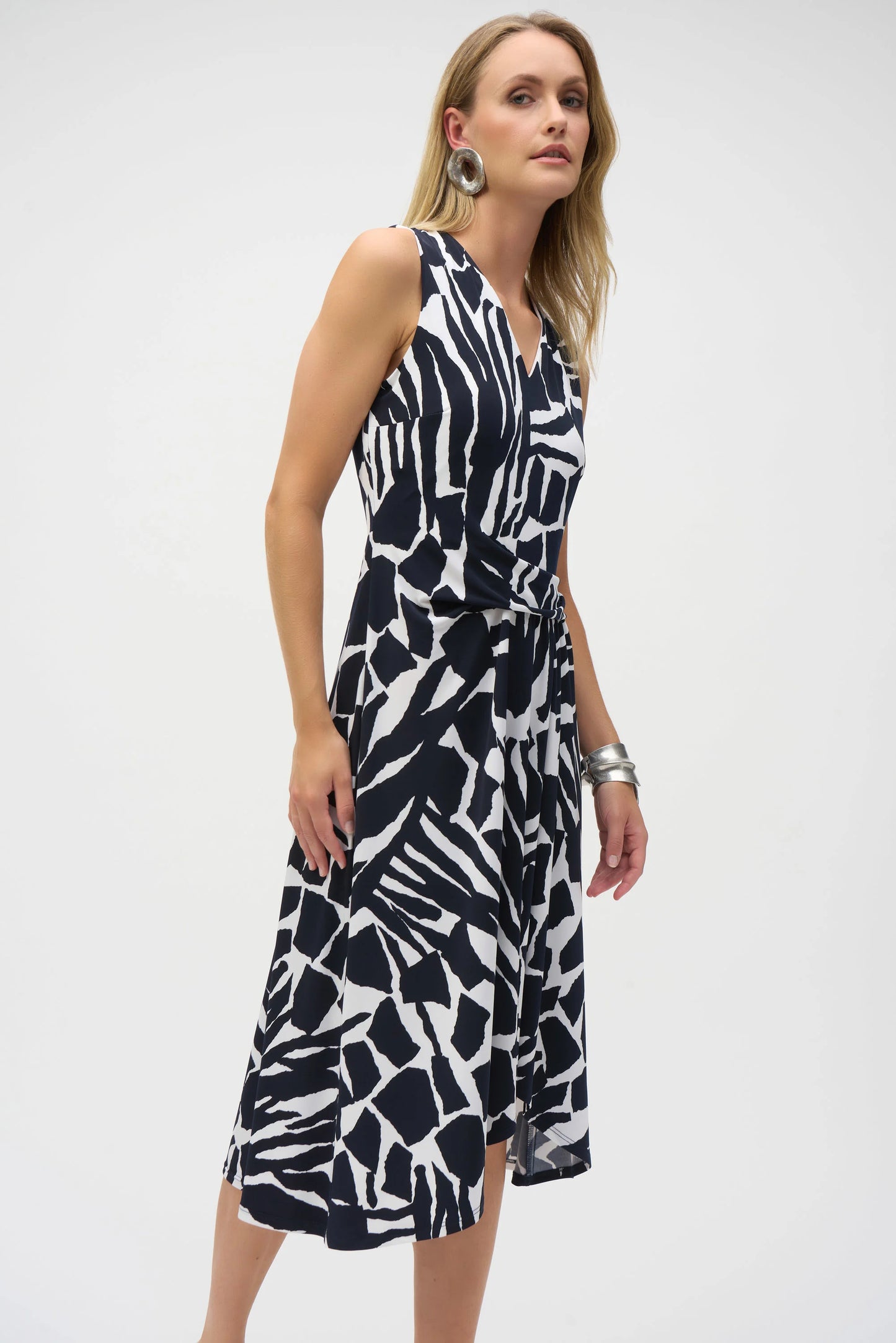 Printed Sleeveless Fit & Flare Midi Dress. Style JR252199