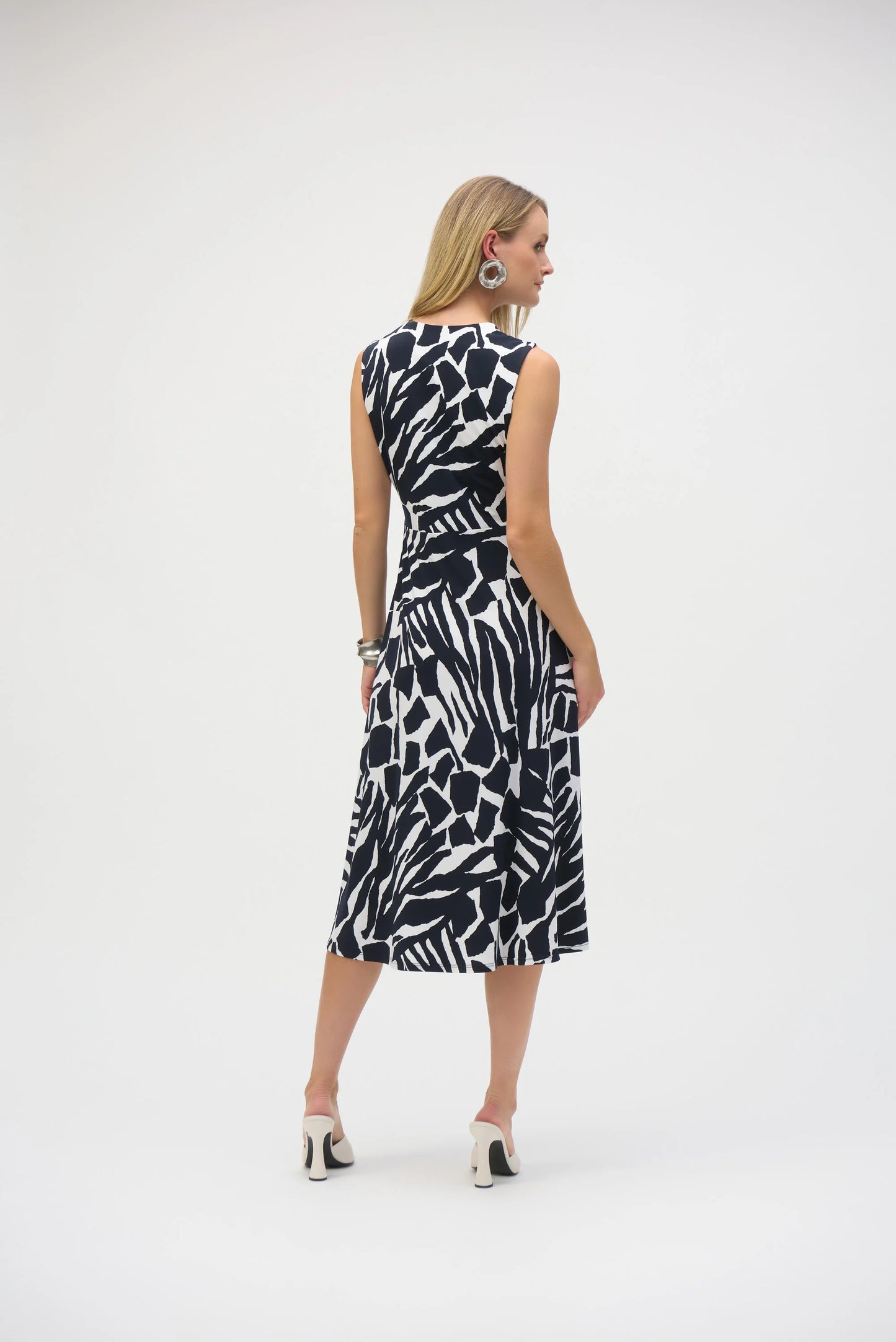 Printed Sleeveless Fit & Flare Midi Dress. Style JR252199