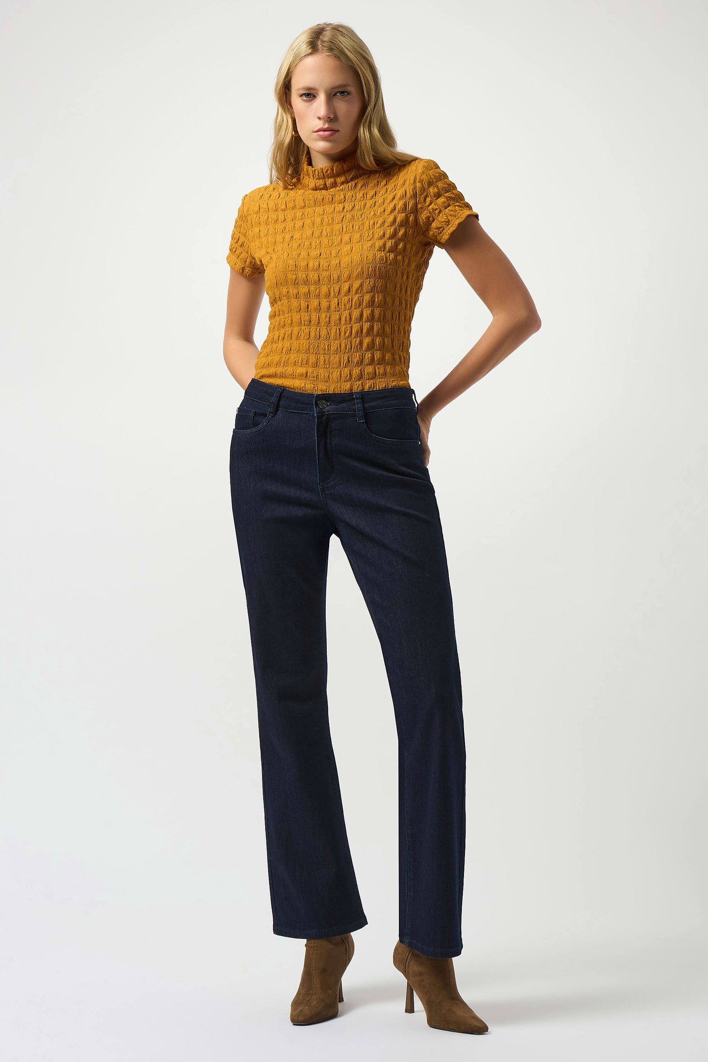 Textured Knit Fitted Short Sleeve Top. Style JR253256