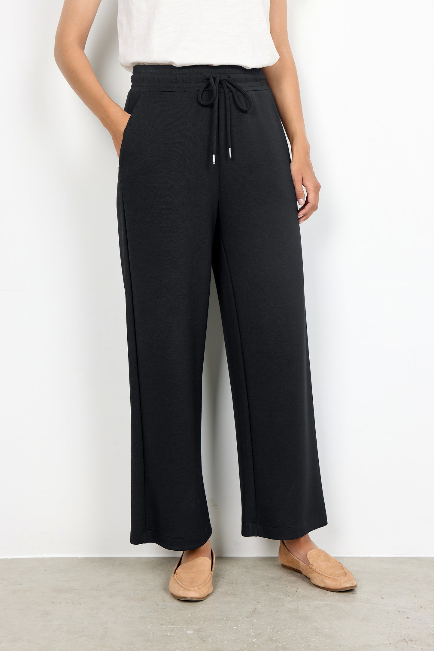 Pull On Elastic Waist Wide Leg Black Pant. Style SOYA4PF25328