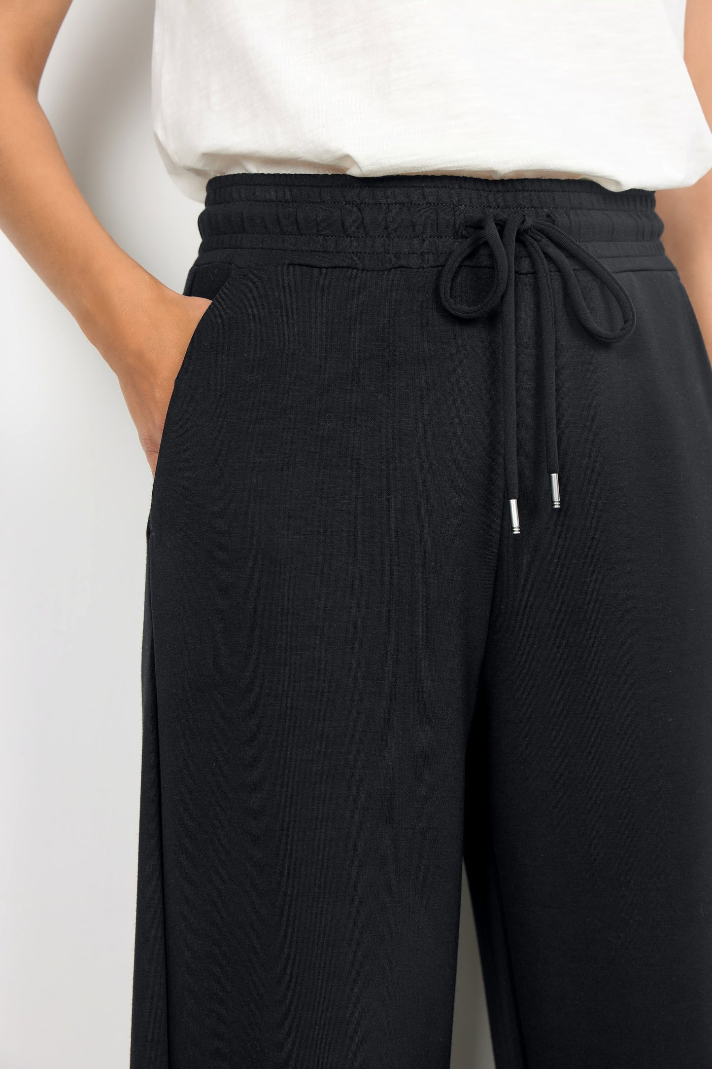 Pull On Elastic Waist Wide Leg Black Pant. Style SOYA4PF25328