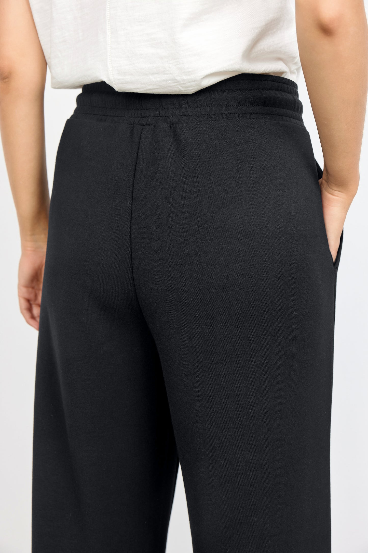 Pull On Elastic Waist Wide Leg Black Pant. Style SOYA4PF25328
