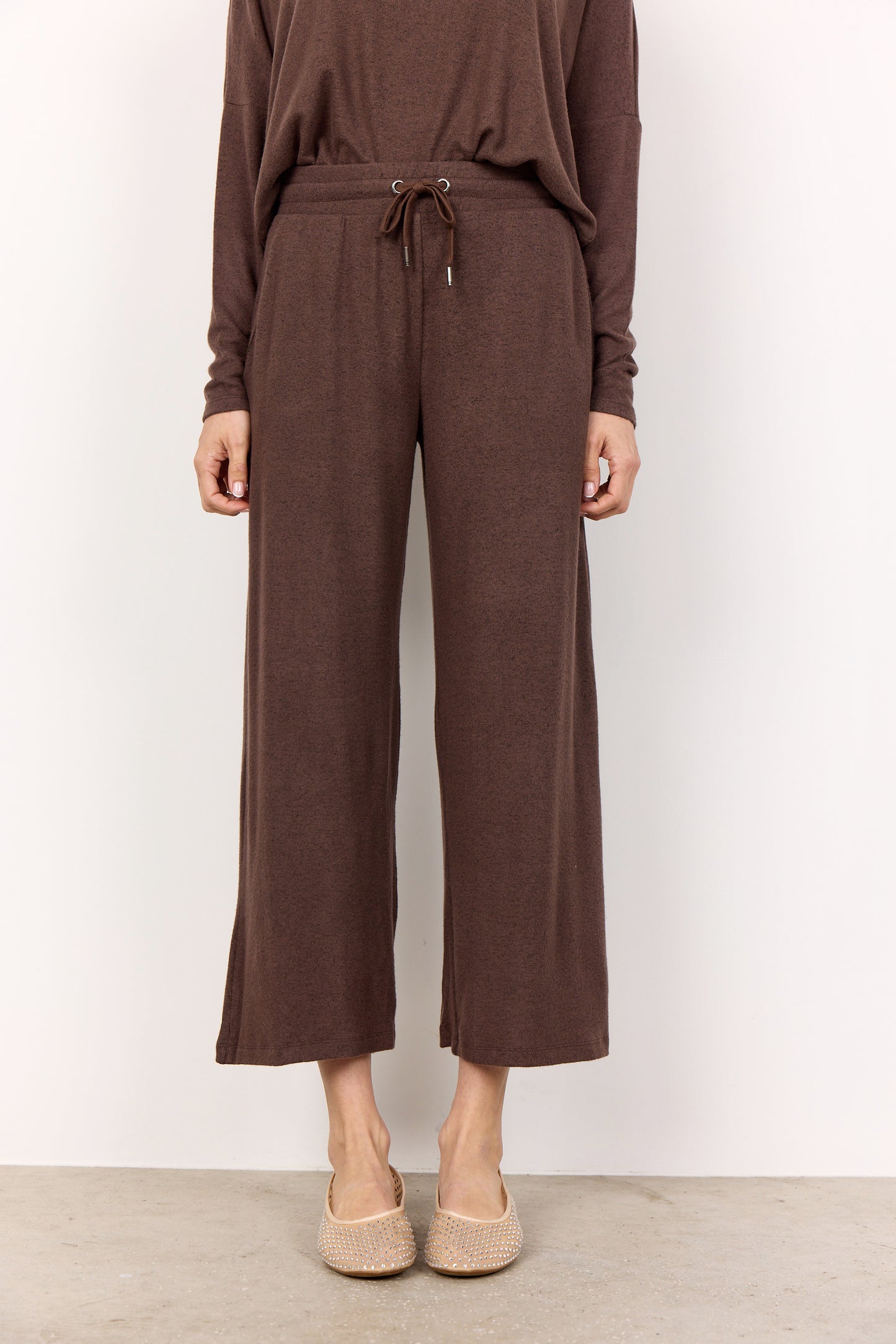 Soft Solid Brown Elastic Waist Wide Leg Cropped. Style SOYA4PF25388