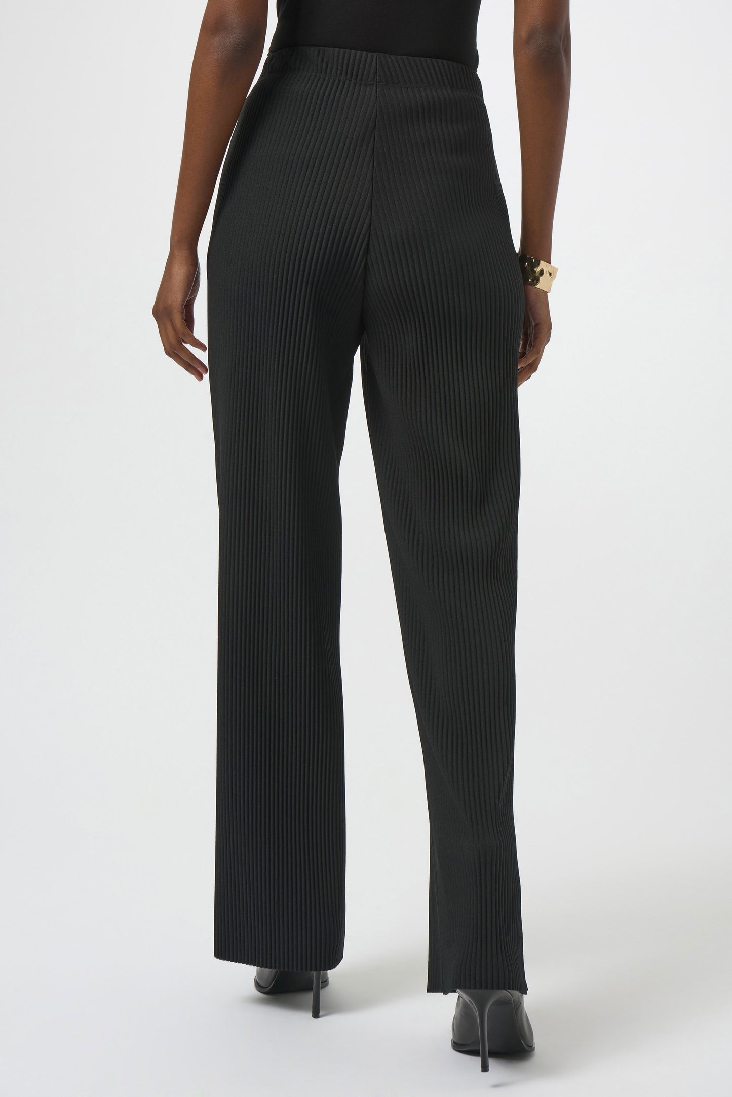 Pleated Scuba Crepe Wide-Leg Pants. Style JR254006