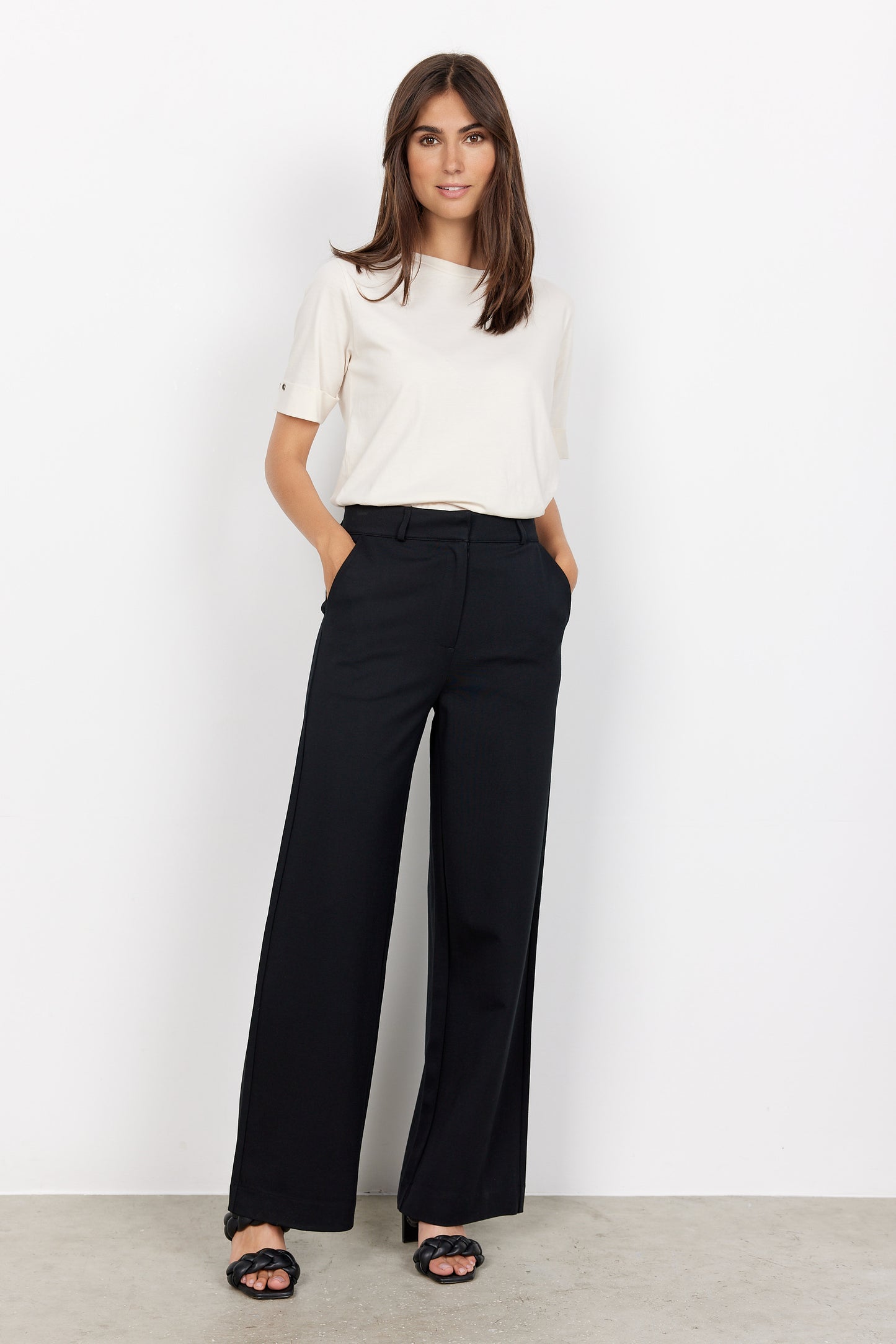 Solid Black Wide Leg Pant. Style SOYA4PF26118