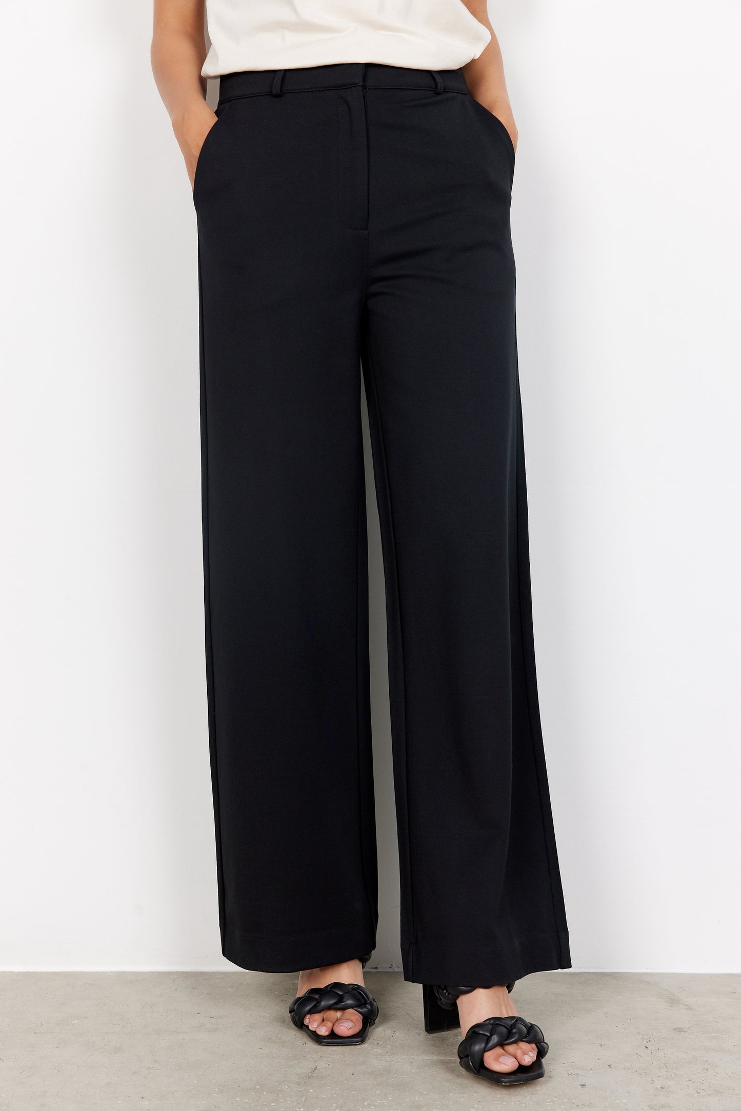 Solid Black Wide Leg Pant. Style SOYA4PF26118