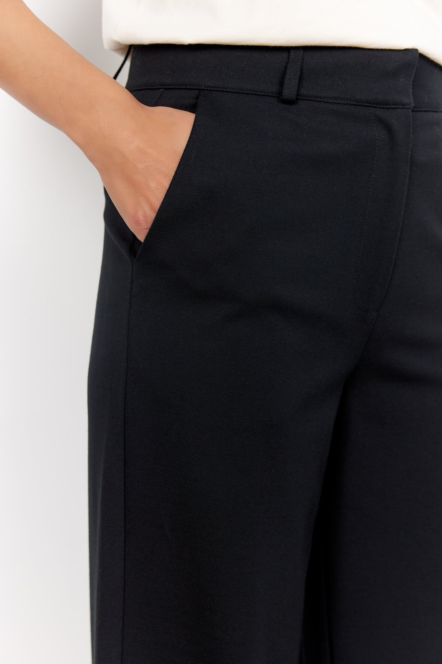 Solid Black Wide Leg Pant. Style SOYA4PF26118