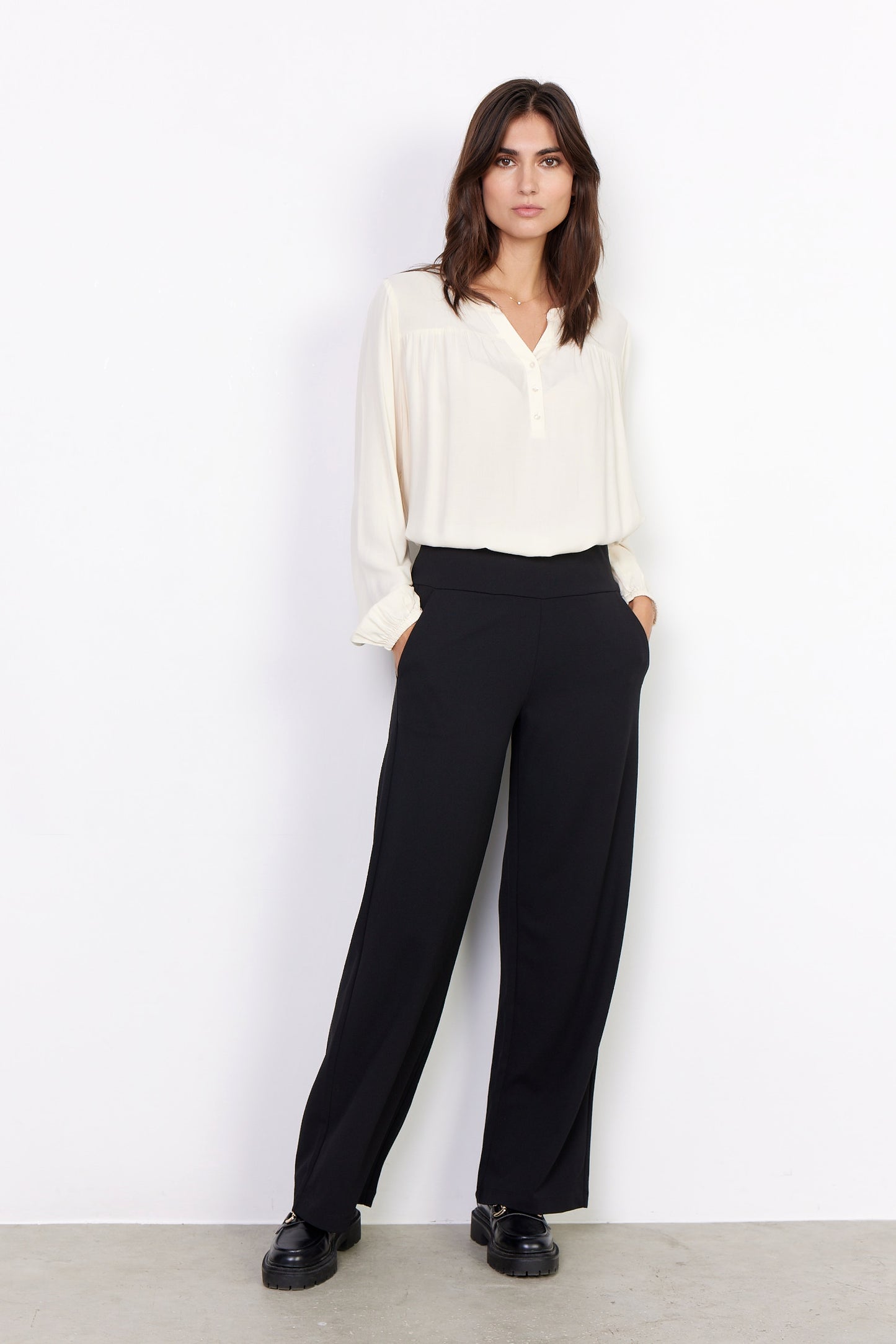 Black Wide Leg Pull-On Pant. Style SOYA4F26188