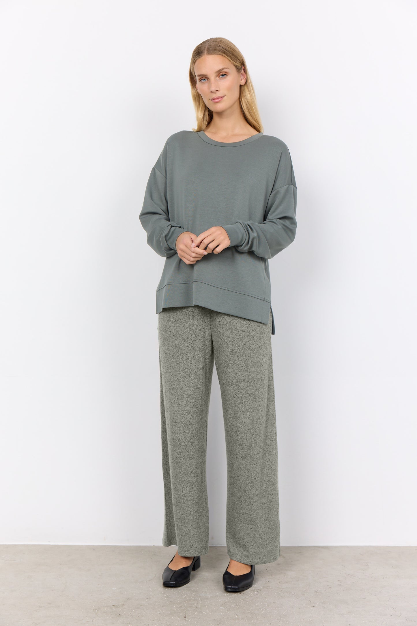 Soft Modal Side Slit Sweatshirt. Style SOYA4S26426