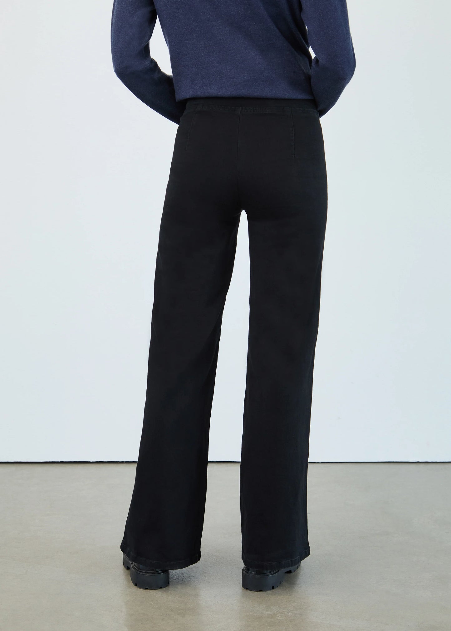Pull-On Wide Leg Jean. Style FD2679862B