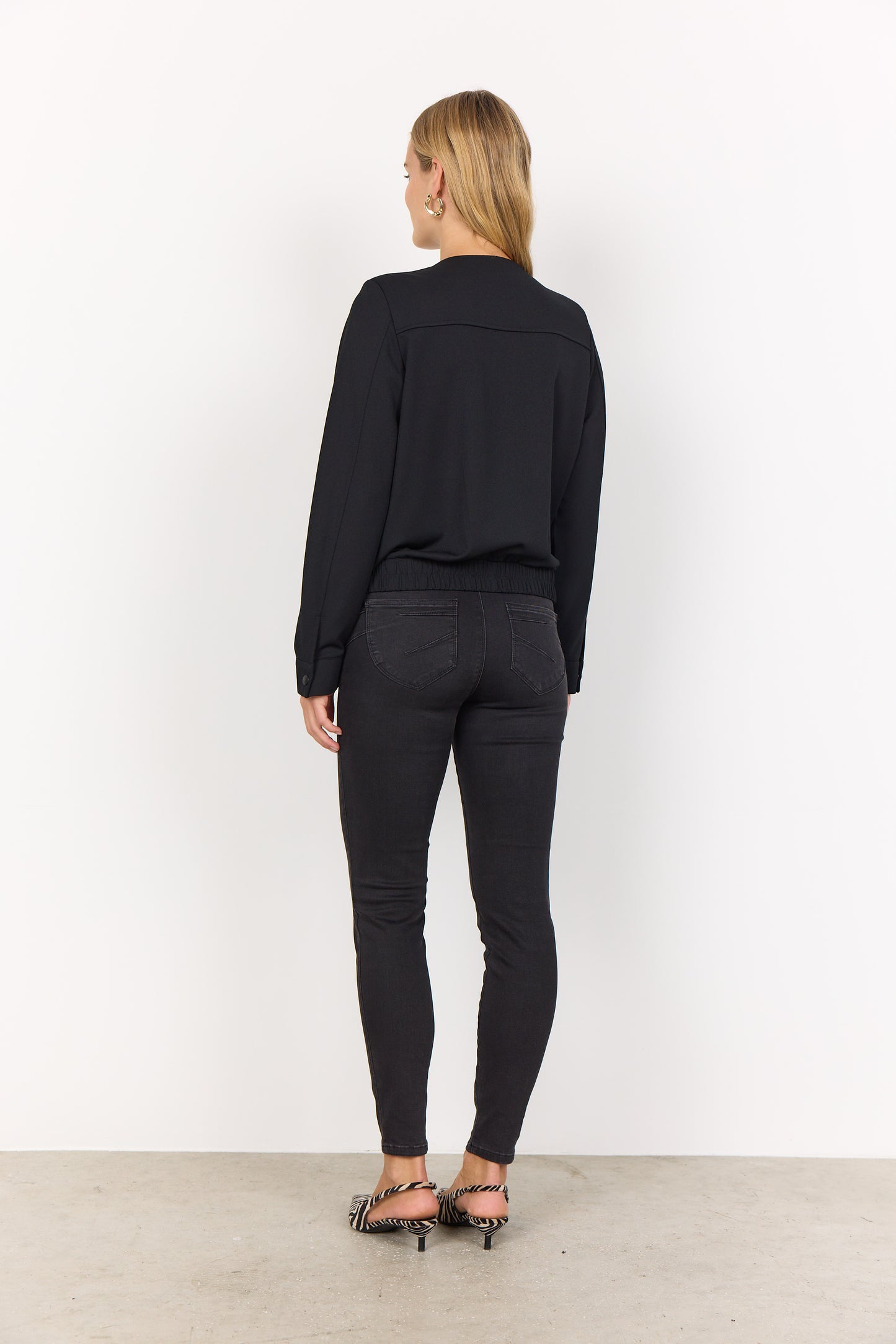 Boxy V-Neck Zip Up Jacket. Style SOYA4S26880
