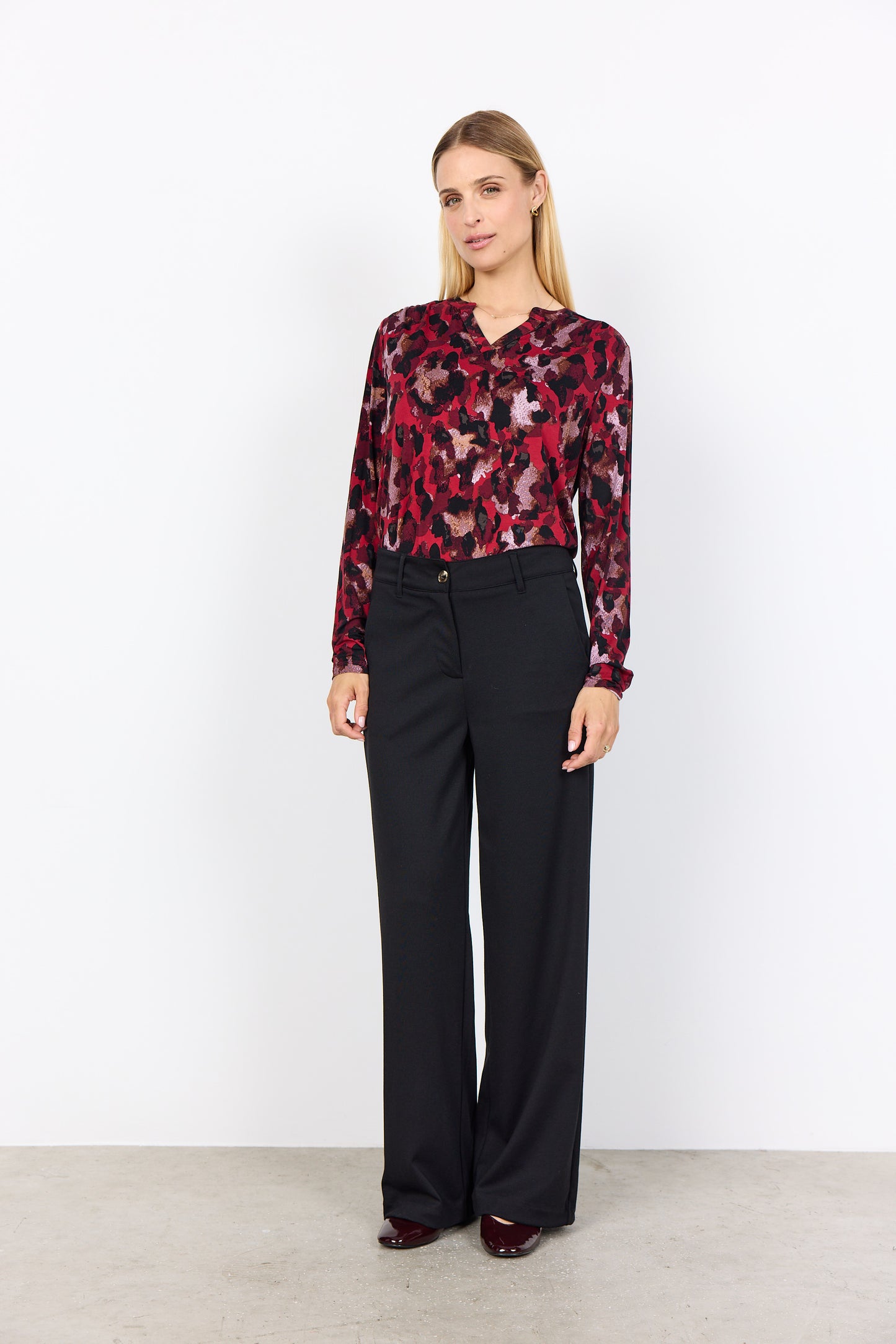 V-Neck Long Sleeve Abstract Print Top. Style SOYA4F27247