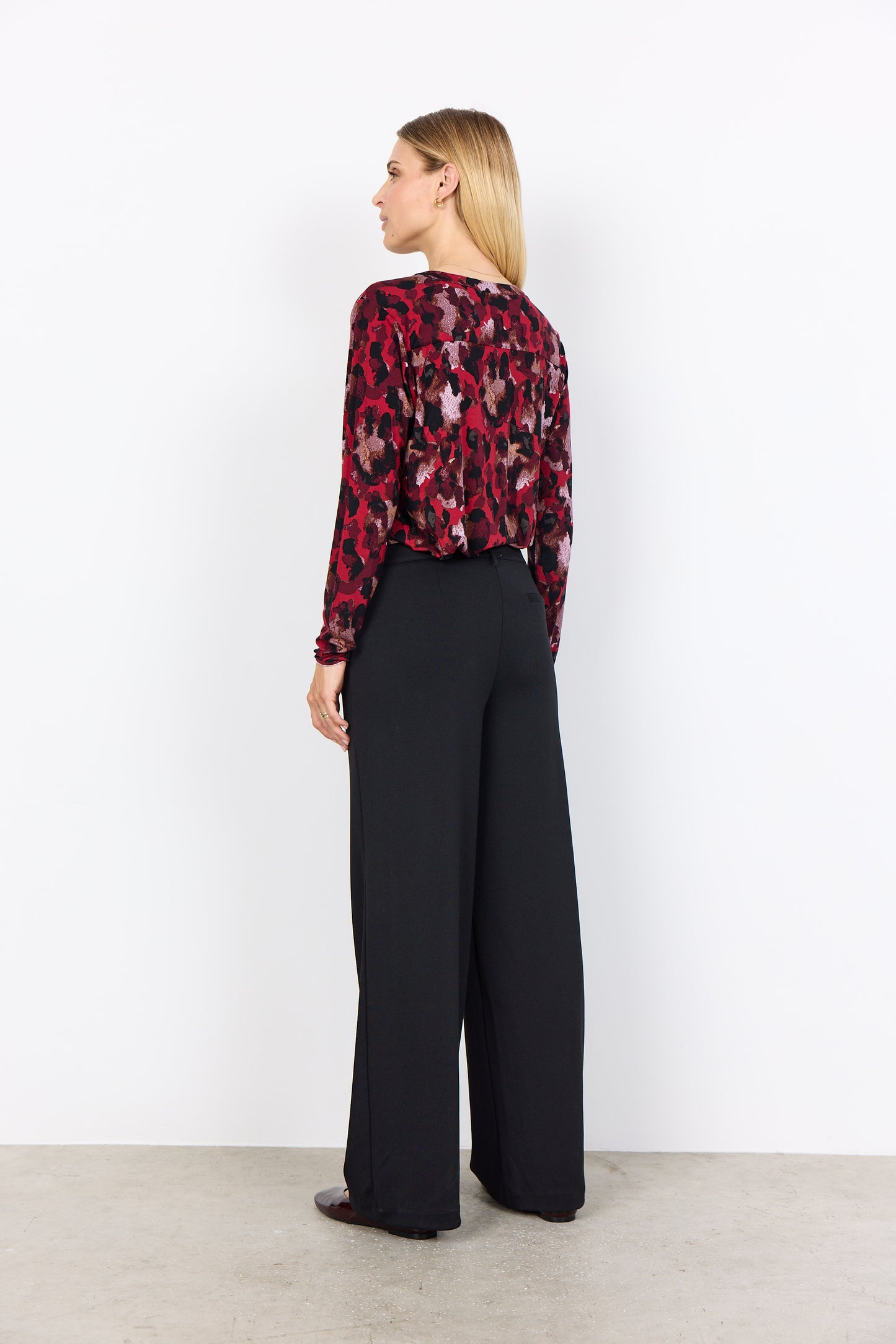 V-Neck Long Sleeve Abstract Print Top. Style SOYA4F27247