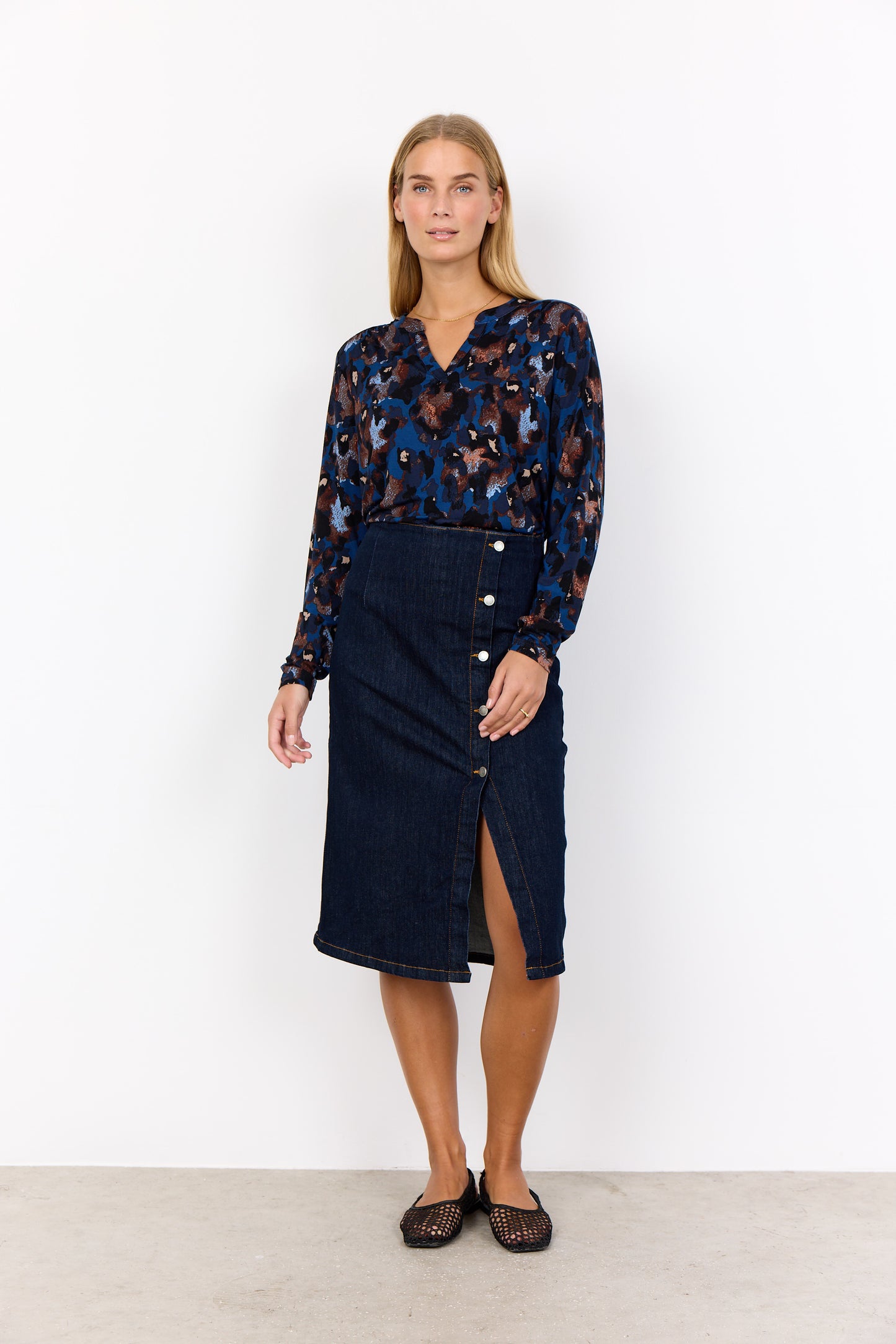 V-Neck Long Sleeve Abstract Print Top. Style SOYA4F27247