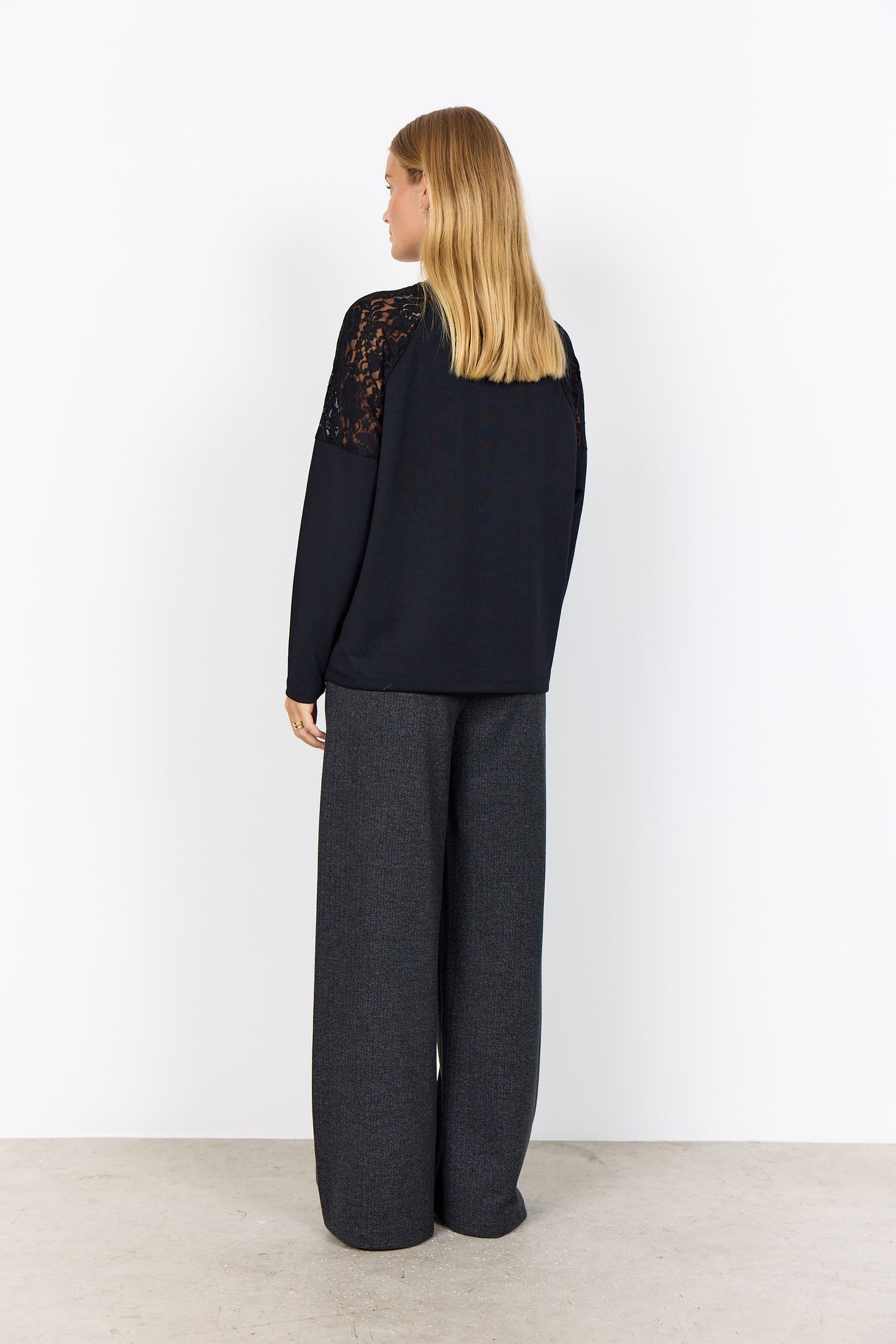Black Shoulder Lace Detail Pull-Over Sweater. Style SOYA4F27267