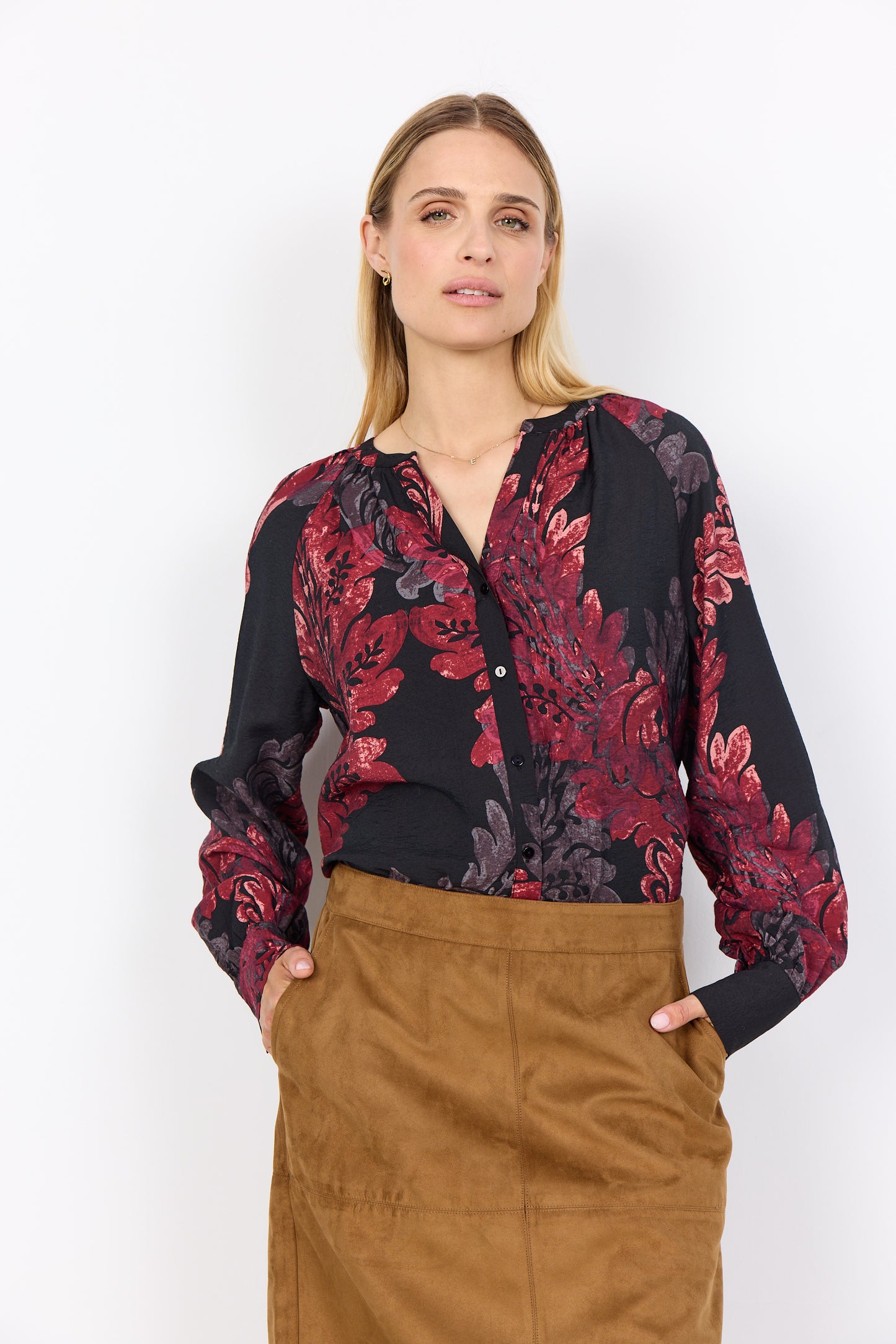 Black & Red Abstract Pattern V-Neck Button Front Top. Style SOYA4F41394