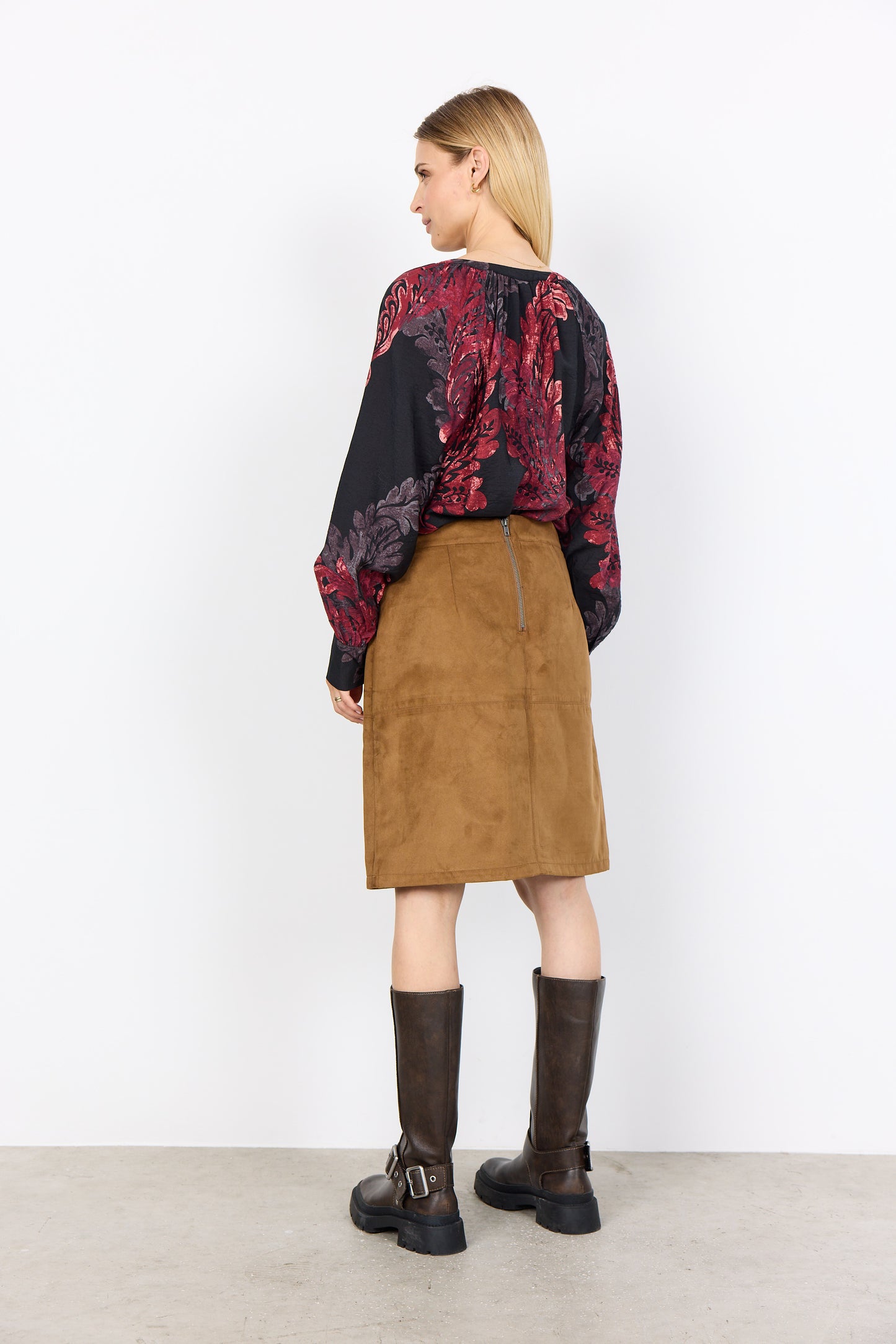 Black & Red Abstract Pattern V-Neck Button Front Top. Style SOYA4F41394