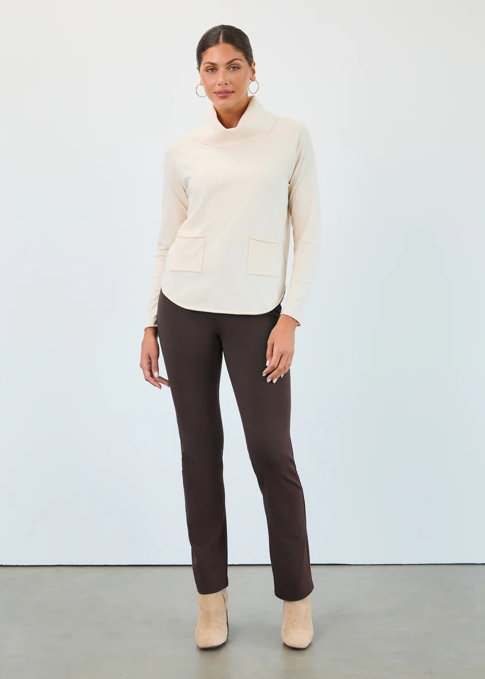 Suzanne Straight Leg Pant. Style FD6496396