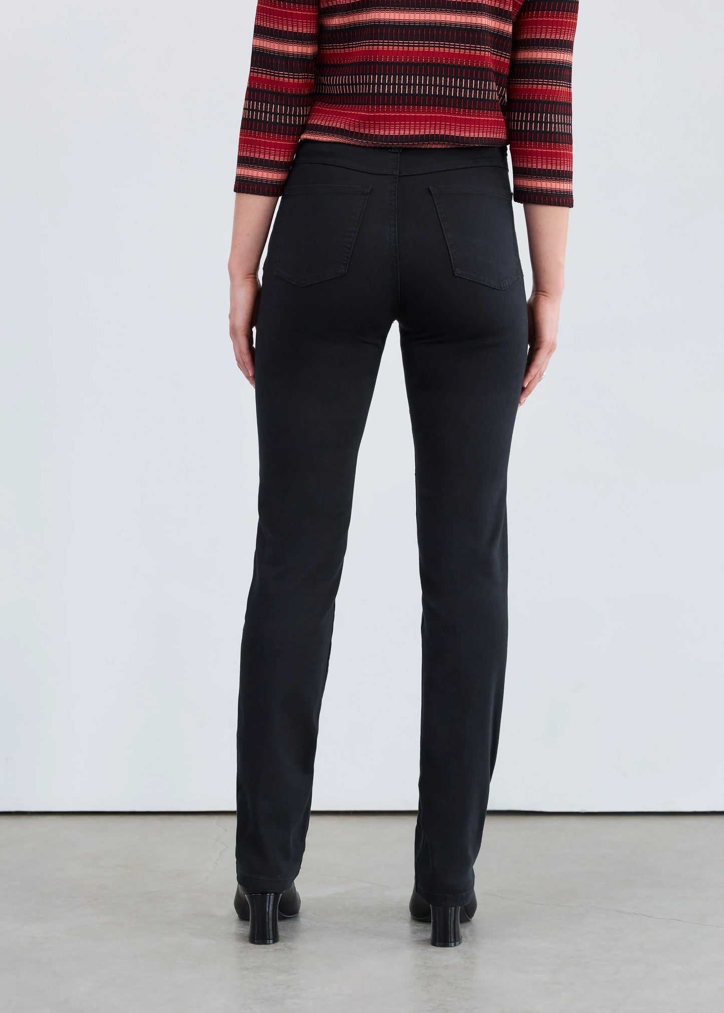 Suzanne Straight Leg Jean. Style FD6864511