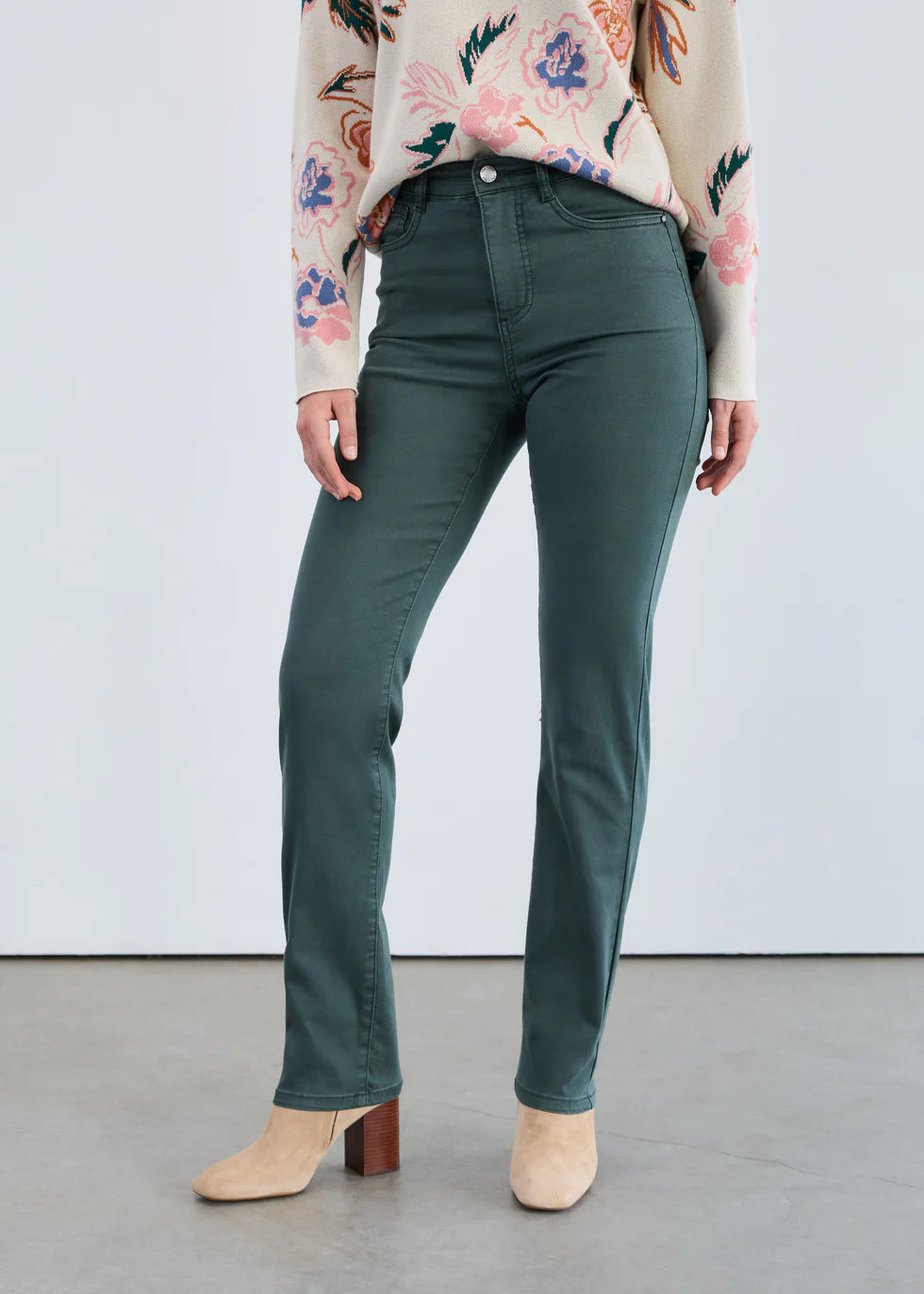 Suzanne Straight Leg Jean. Style FD6864511