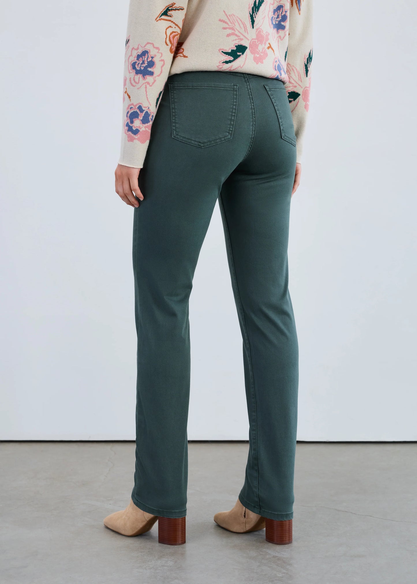 Suzanne Straight Leg Jean. Style FD6864511