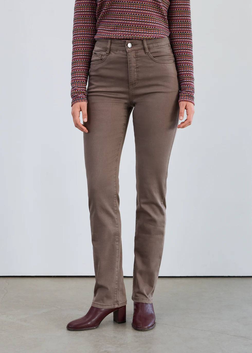 Suzanne Straight Leg Jean. Style FD6864511