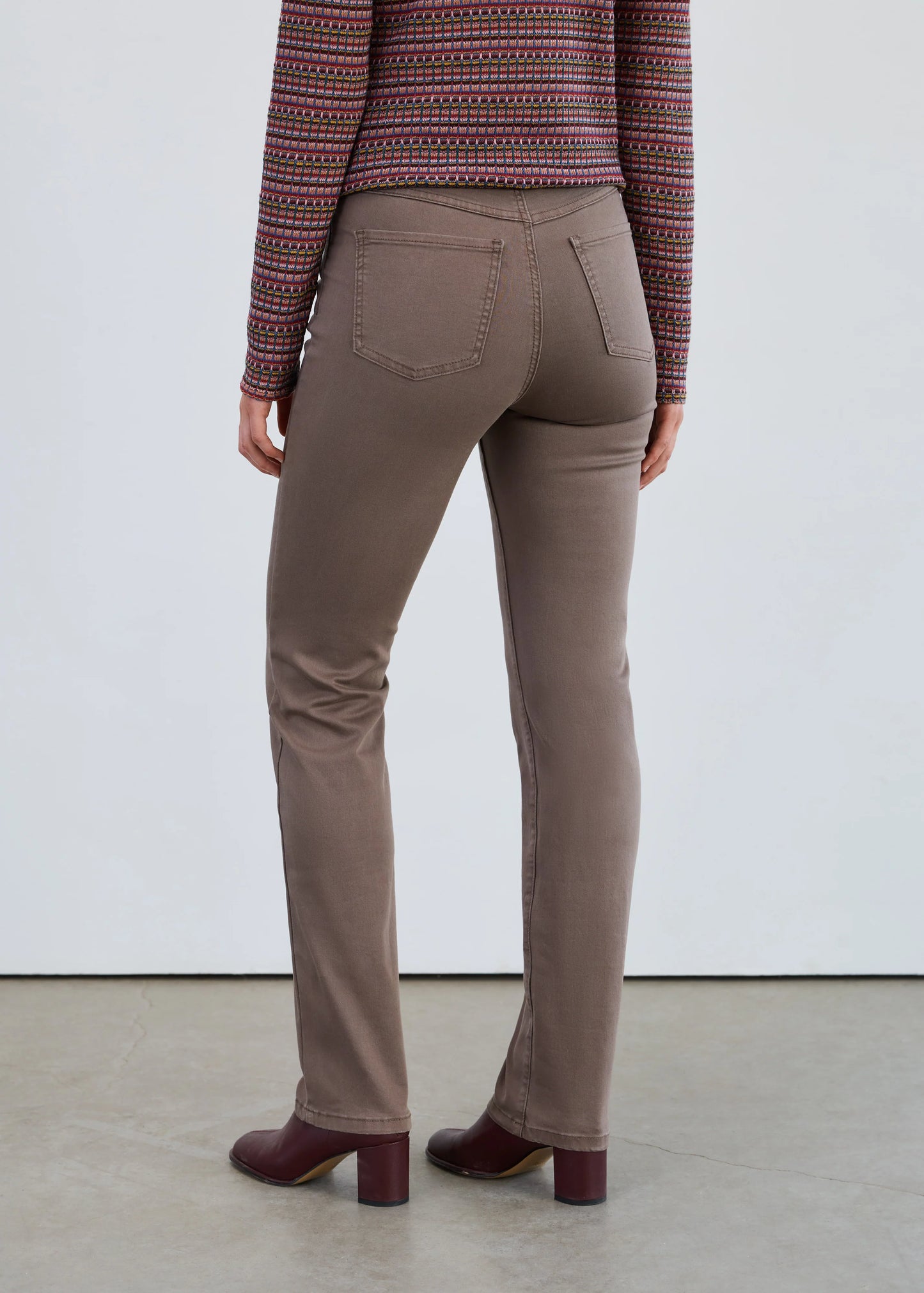Suzanne Straight Leg Jean. Style FD6864511