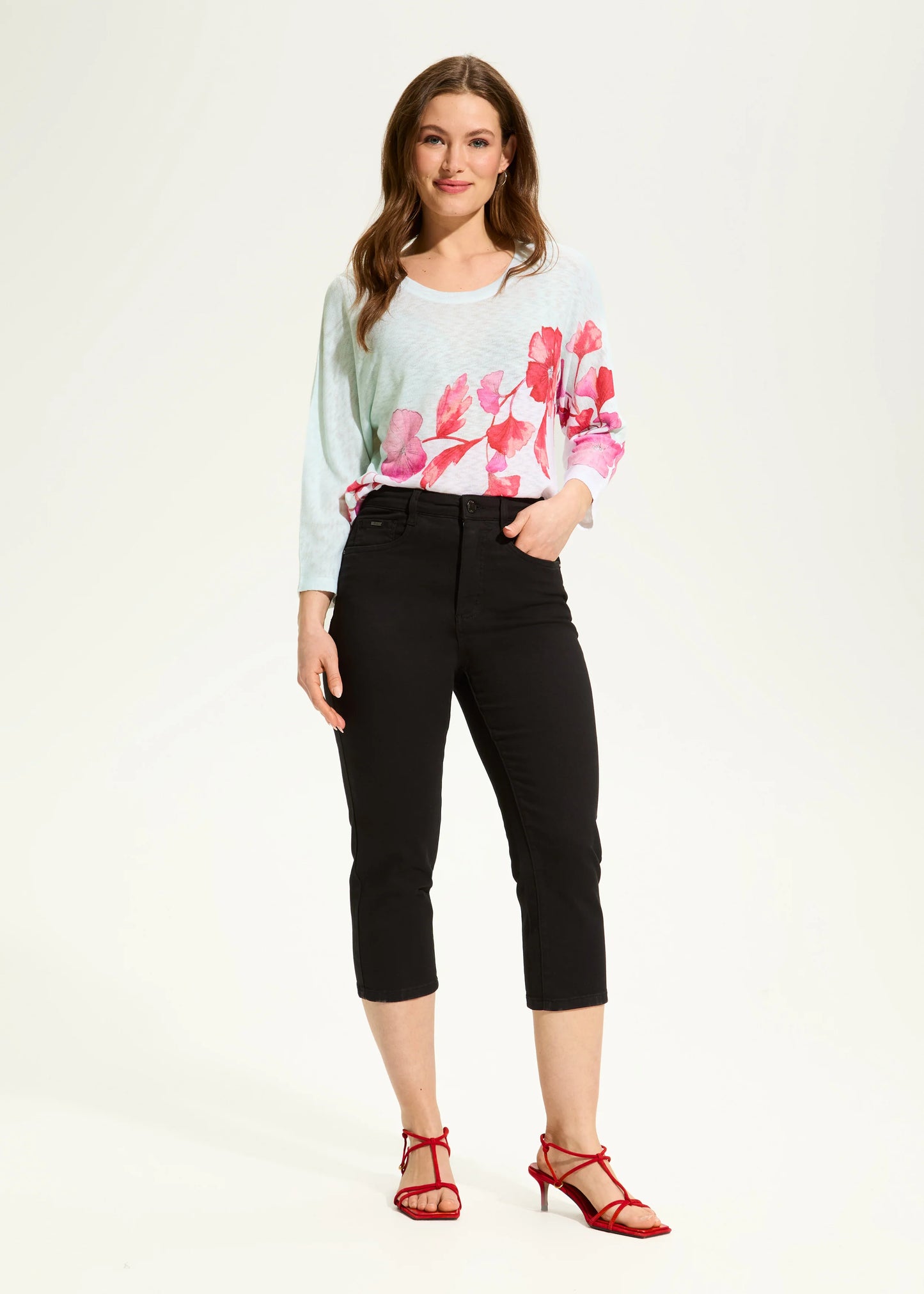 Suzanne Slim Leg Stretch Denim Capri. Style FD6934511