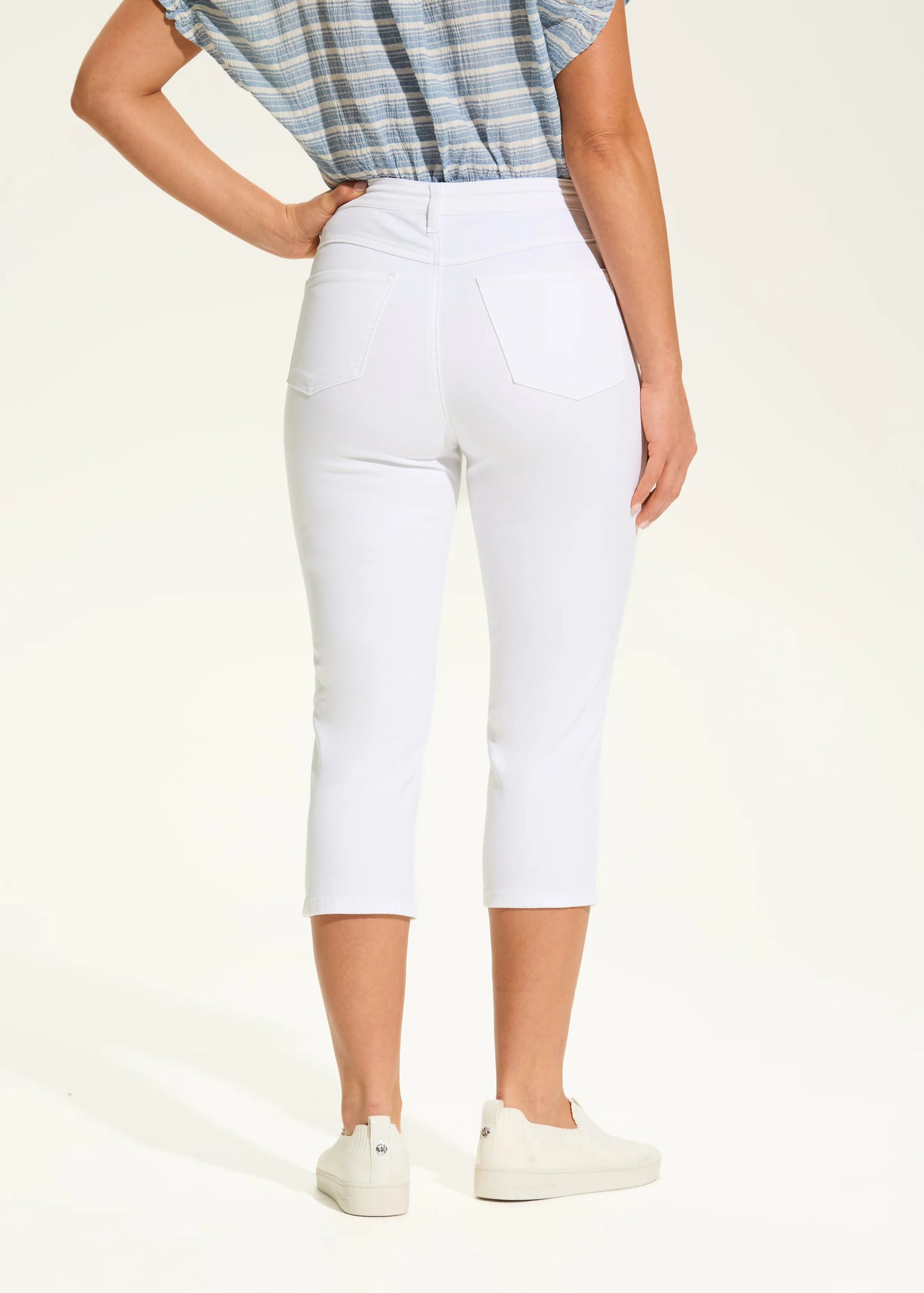 Suzanne Slim Leg Stretch Denim Capri. Style FD6934511