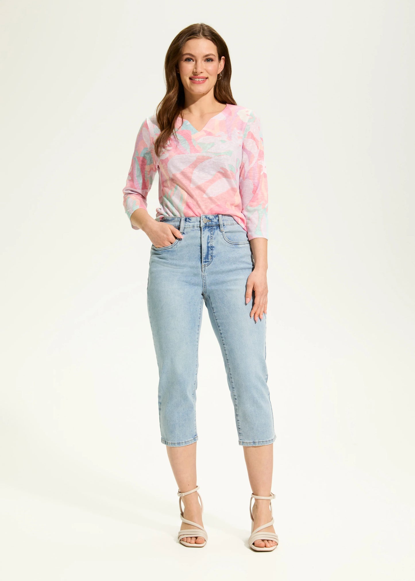 Suzanne Striaght Leg Capri. Style FD6970115