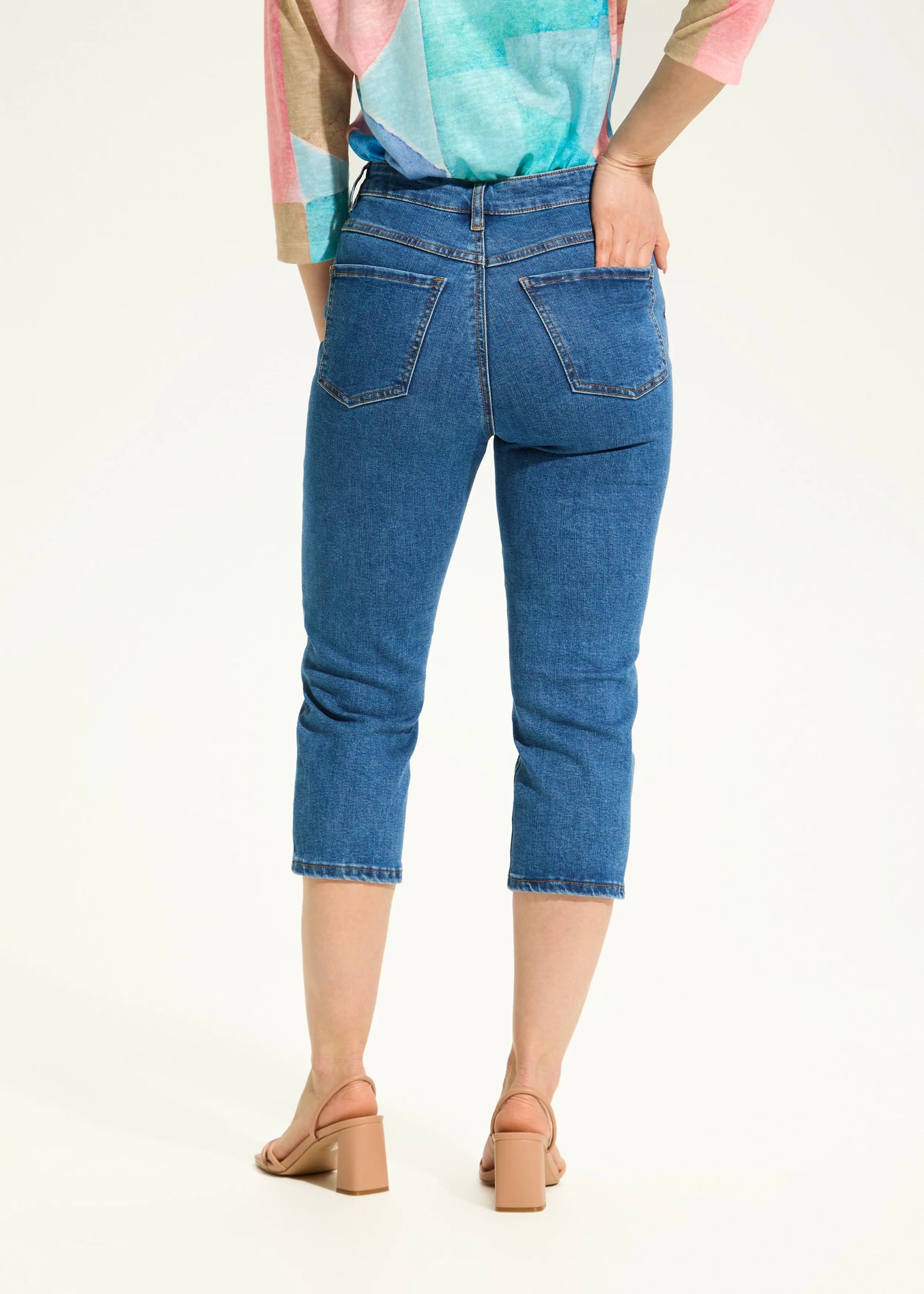 Suzanne Striaght Leg Capri. Style FD6970115