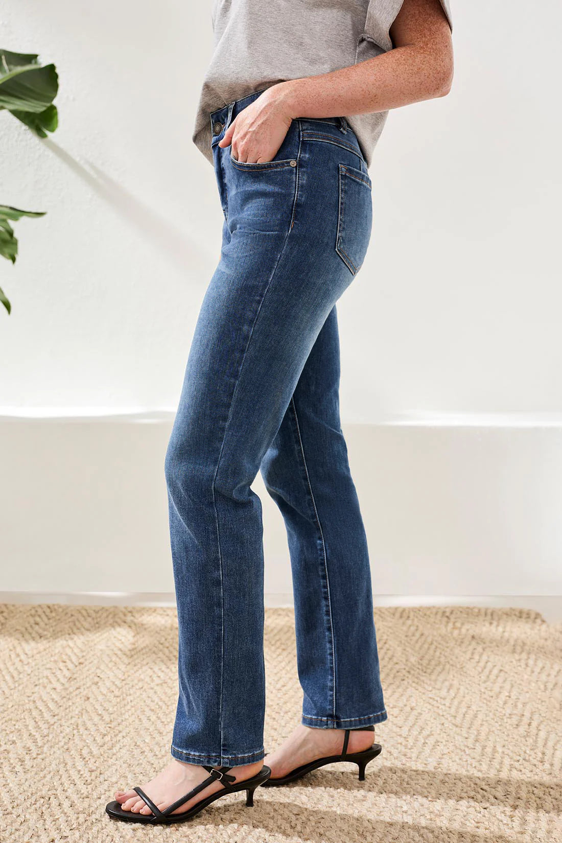Petite Sophia Curvy Straight Leg Jean. Style TR7572U-5050