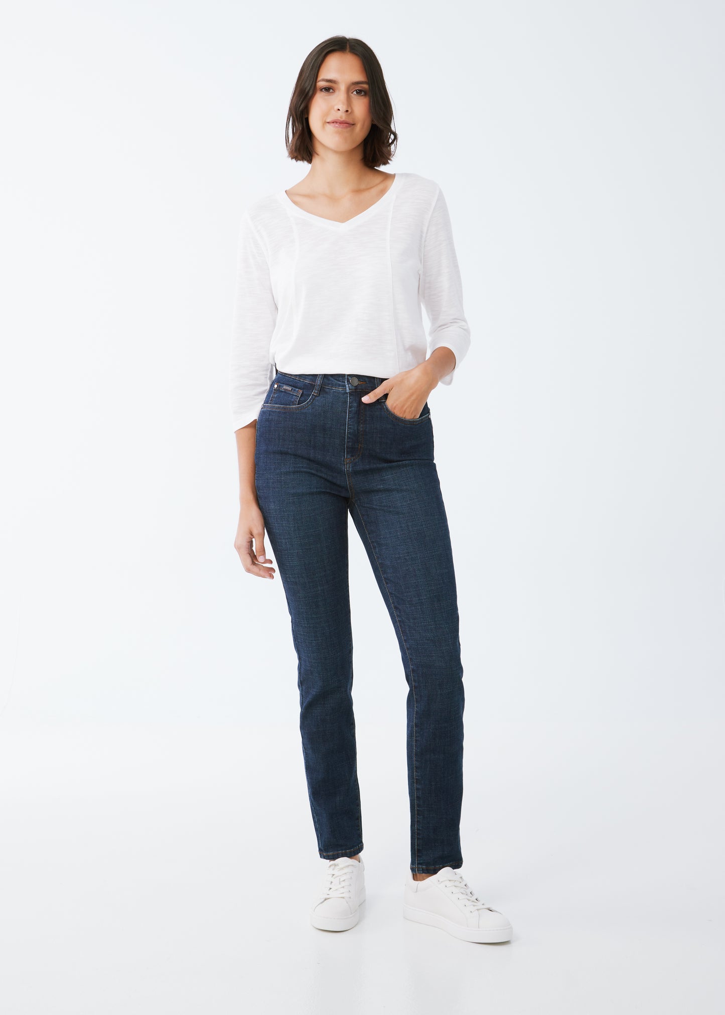 Petite Suzanne Slim Straight Leg Jean. Style FD8847809