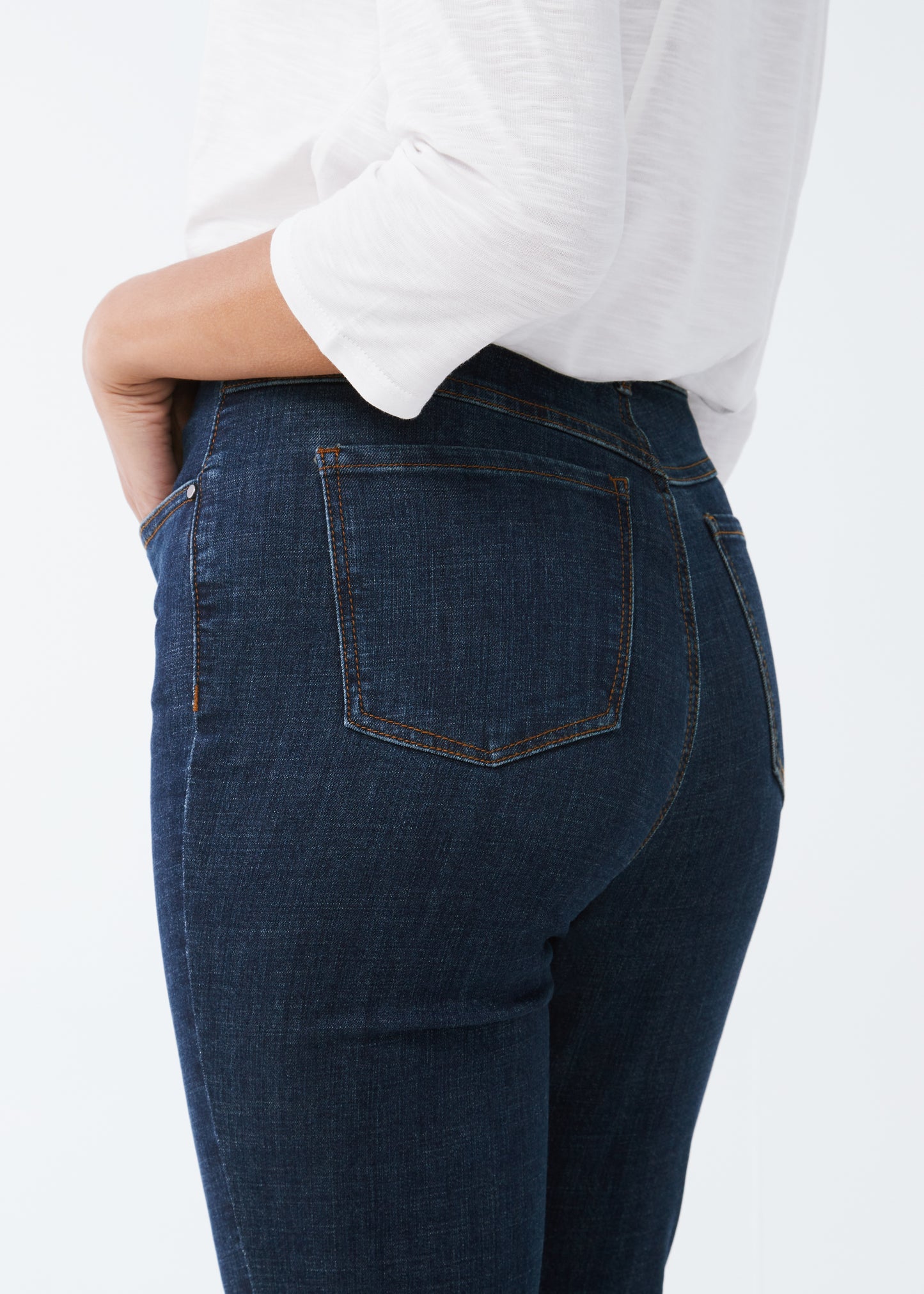 Petite Suzanne Slim Straight Leg Jean. Style FD8847809