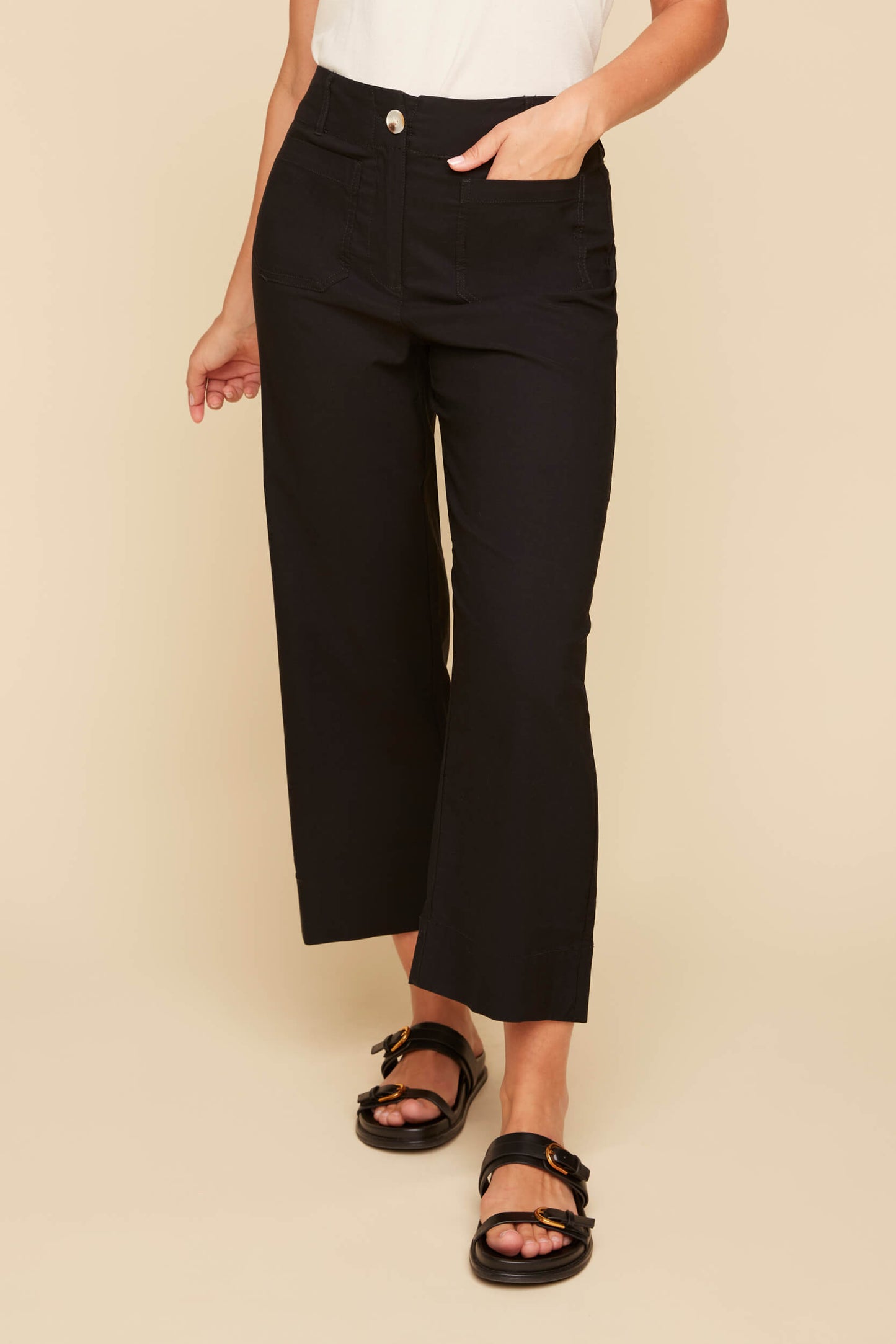 Woven Stretch Patch Pocket Crop. Style RENR11004-E3062